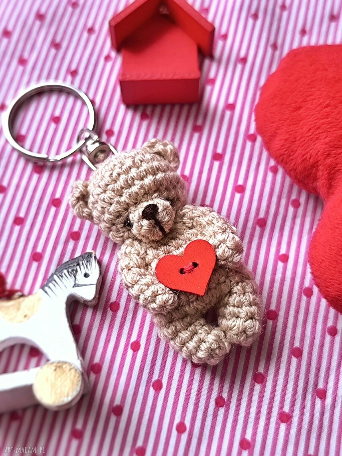 Mini miś breloczek z serduszkiem na Walentynki - ręcznie robiony i personalizowany