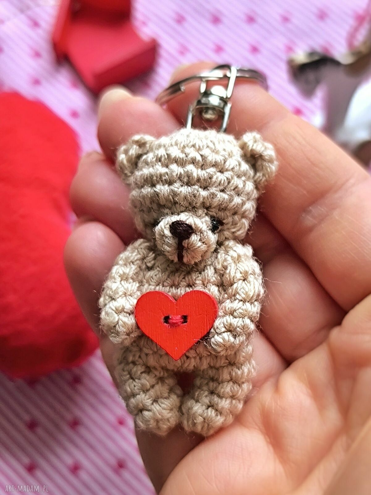 Mini Miś breloczek z serduszkiem na Walentynki - ręcznie robiony