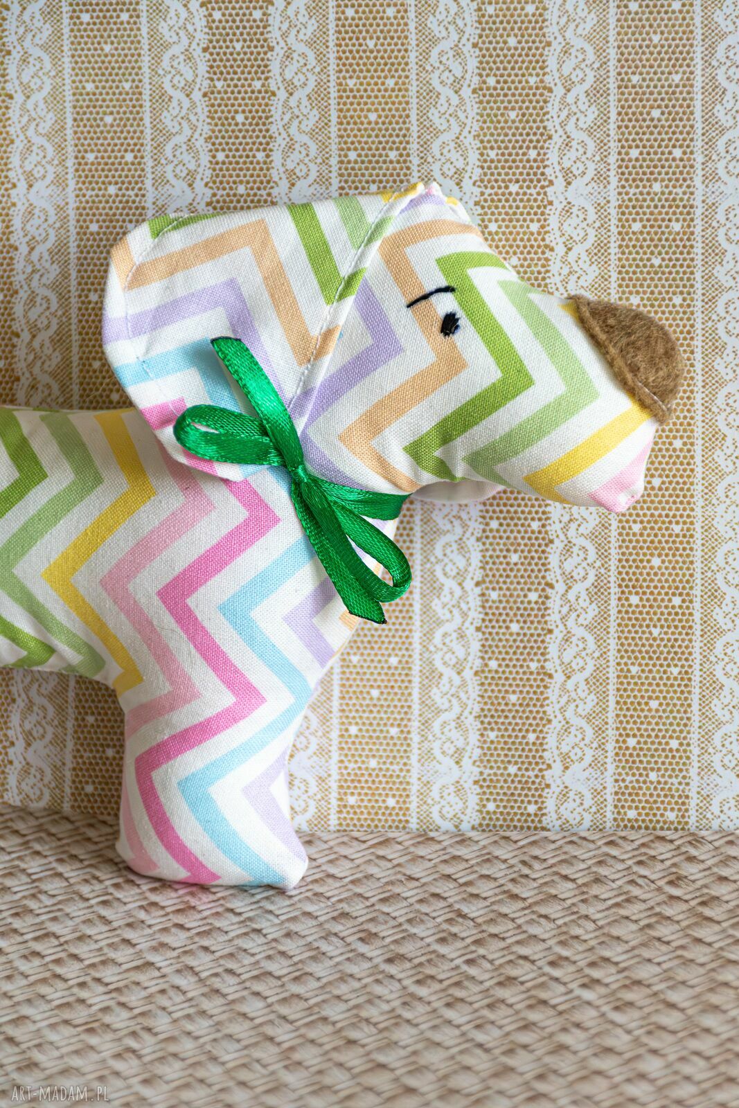 Mini piesek Mela - miękka maskotka handmade dla maluszka
