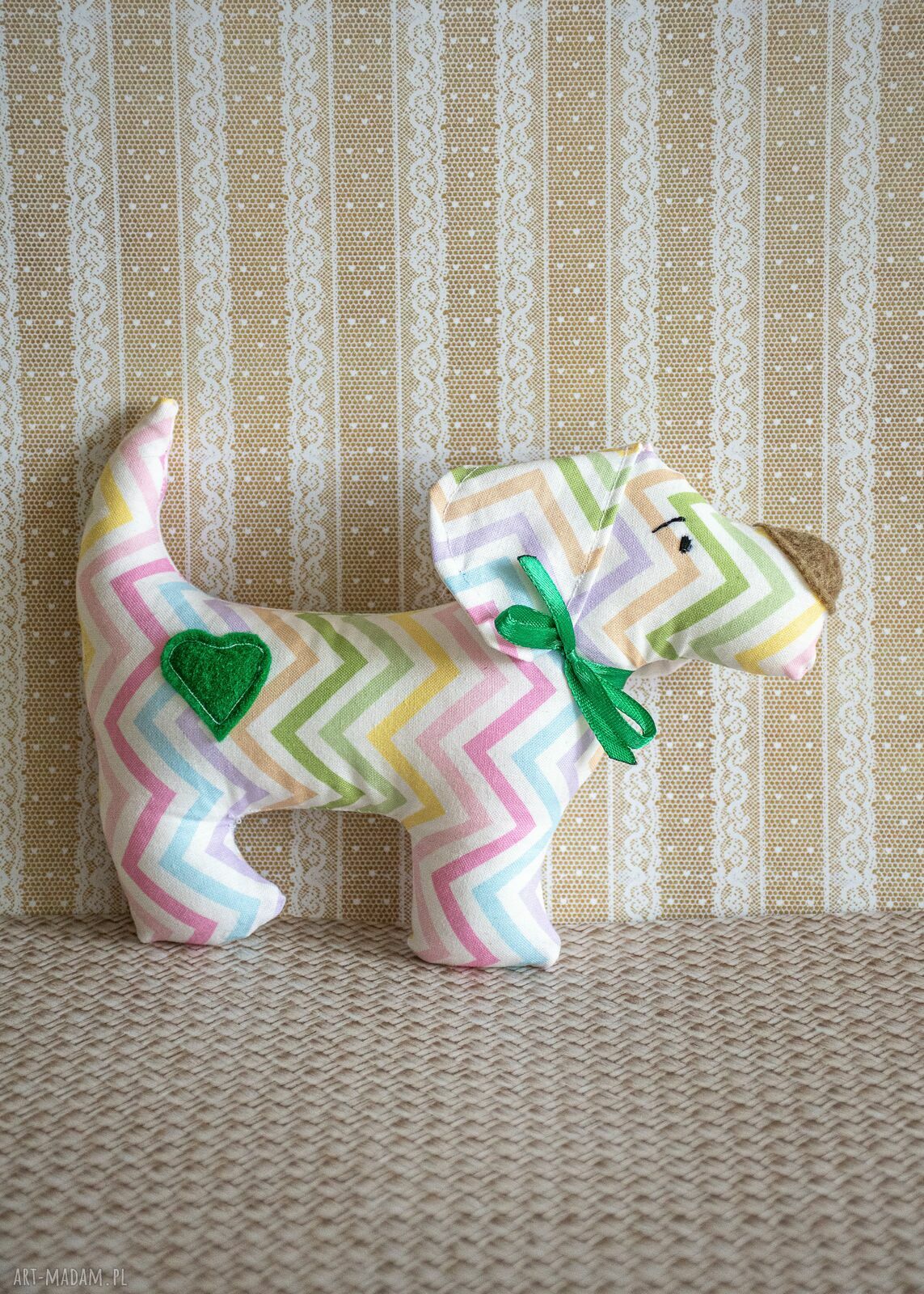 Mini piesek Mela - miękka maskotka handmade dla maluszka