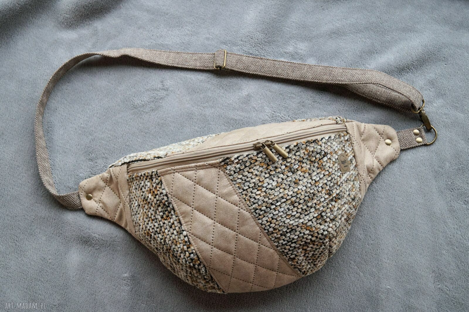 Beżowa nerka XXL na ukos - handmade w beżowym patchworku