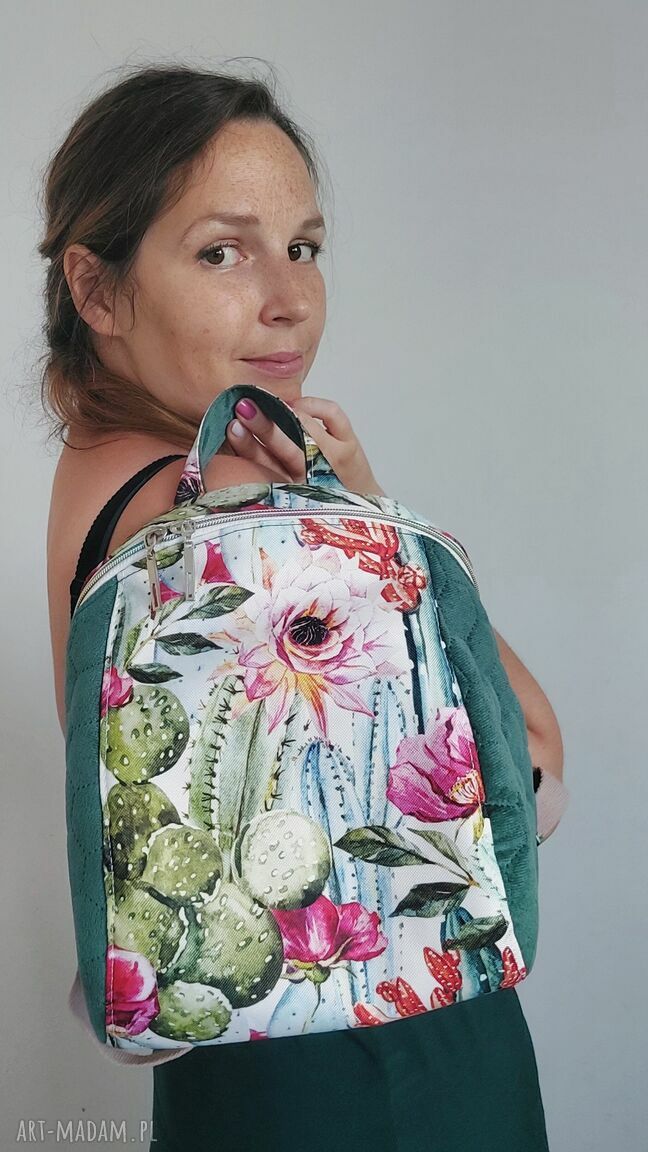 Wodoodporny mini plecak Galapagos Kaktusy - wygoda i porządek w wersji damskiej (unikat)