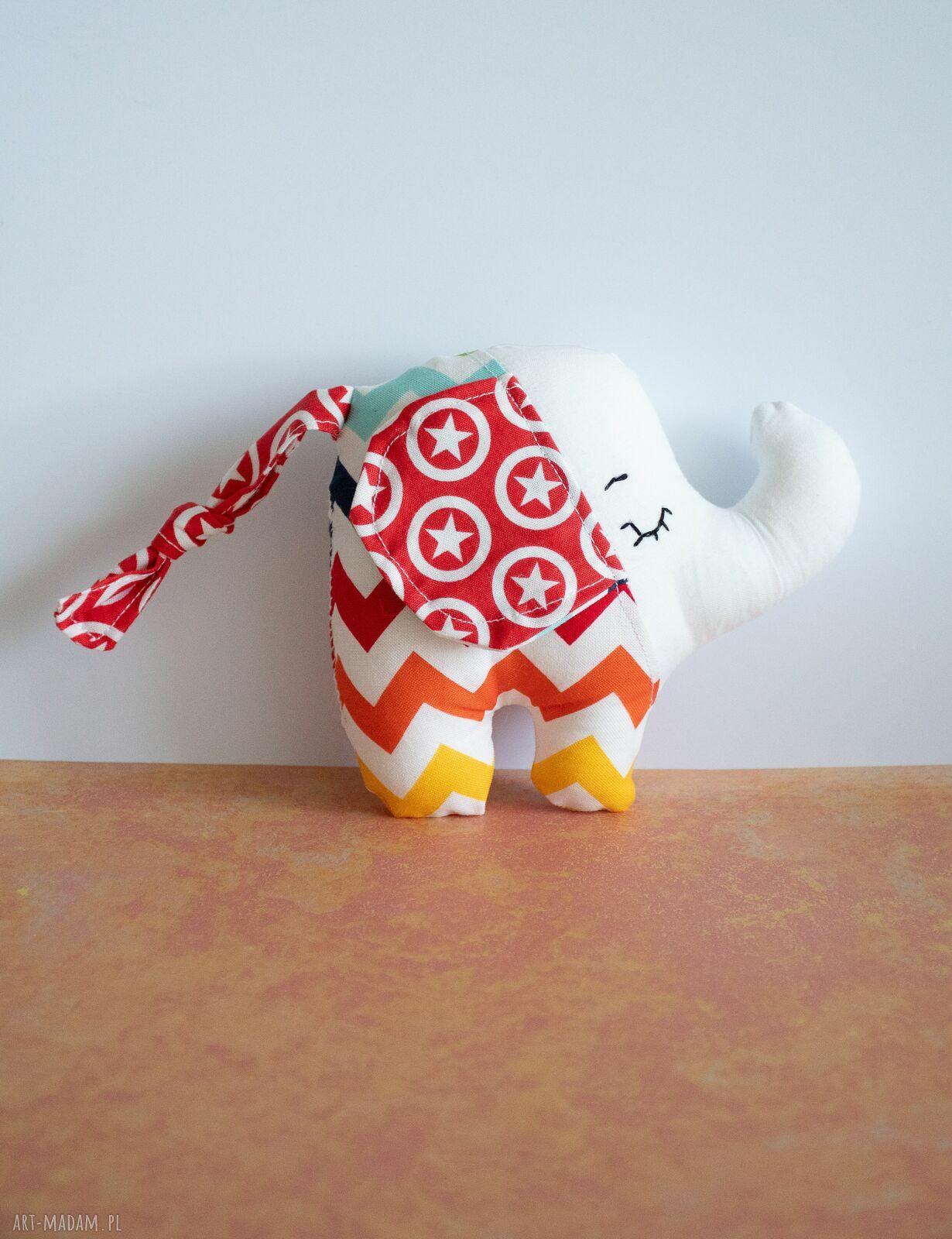 Mini słonik Tadziu - mała maskotka handmade dla dziecka