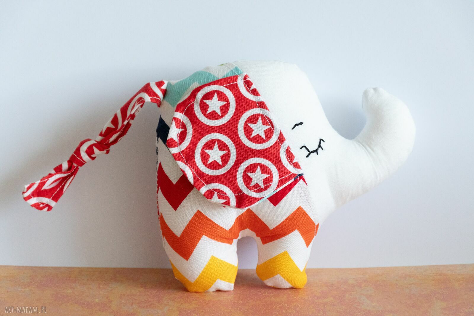 Mini słonik Tadziu - mała maskotka handmade dla dziecka