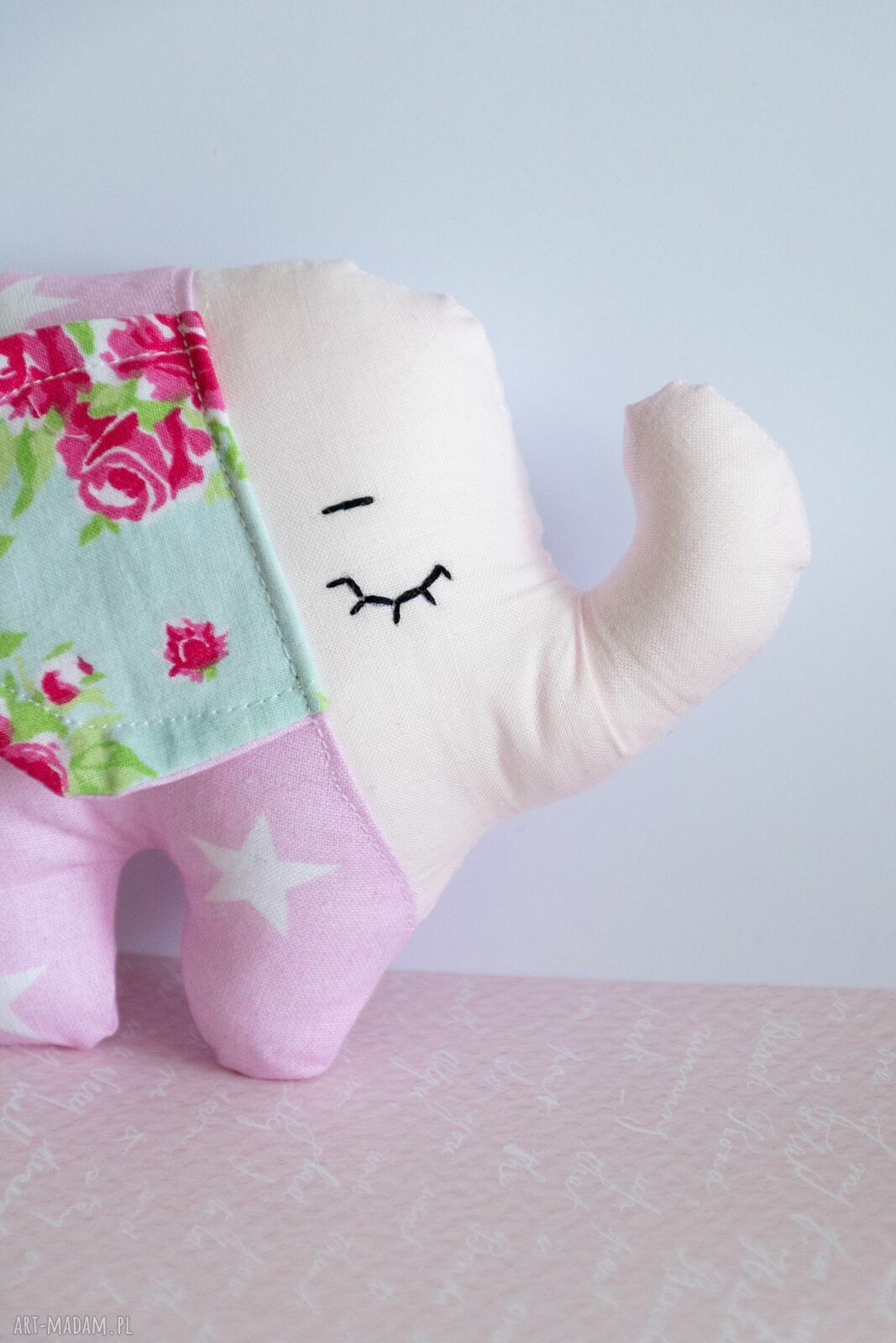 Mini słonik Malinka 14 cm - różowa maskotka na szczęście