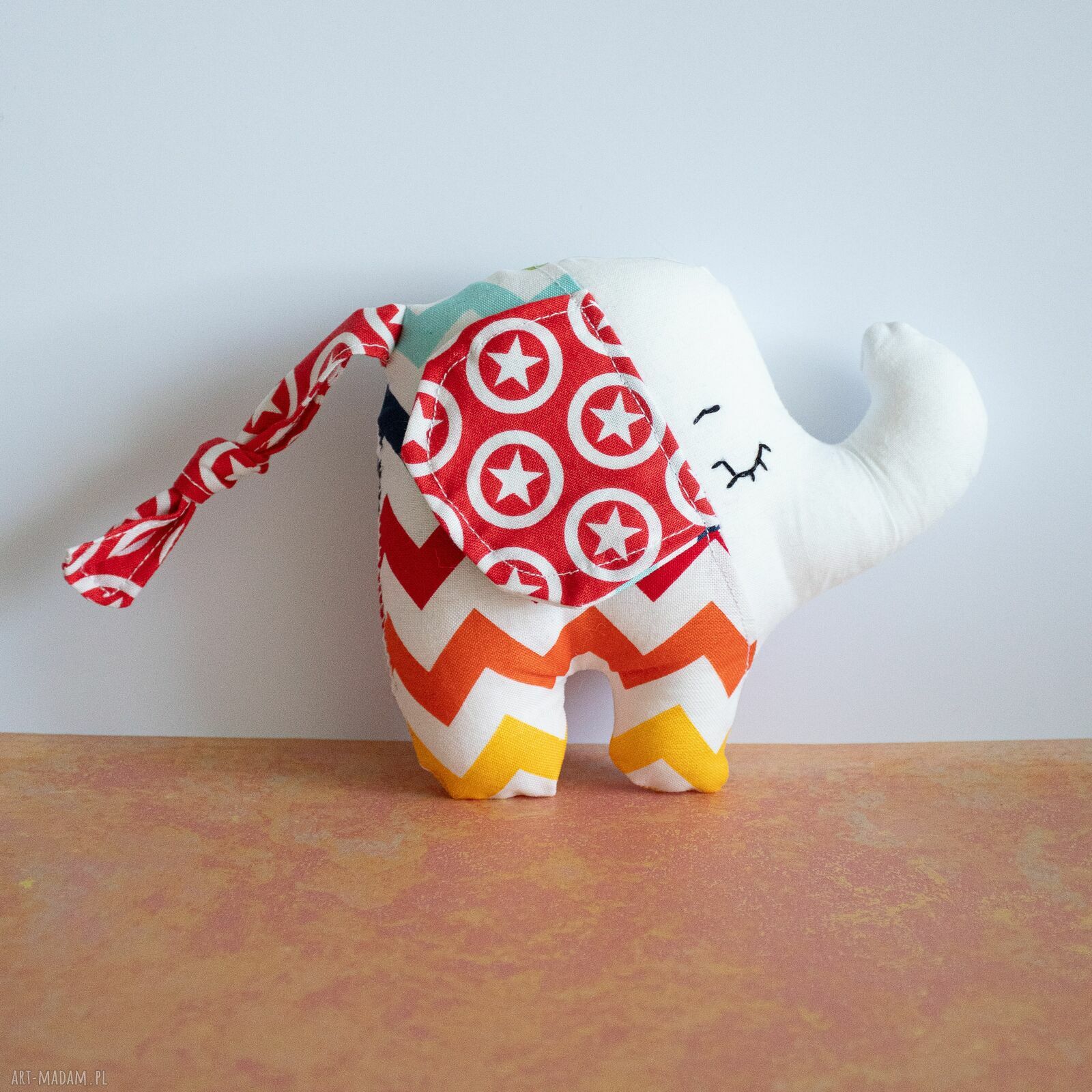 Mini słonik Tadziu - mała maskotka handmade dla dziecka