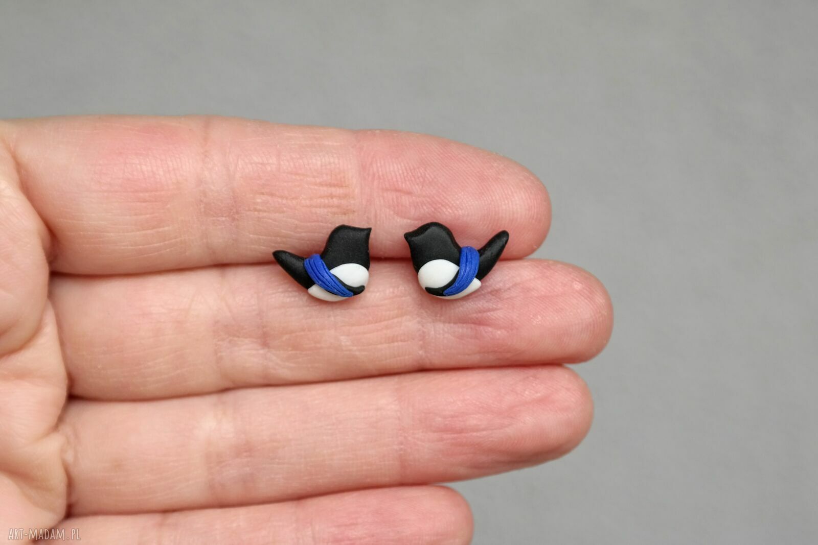 Kolczyki sroki z kobaltową wstążką - mini sztyfty handmade
