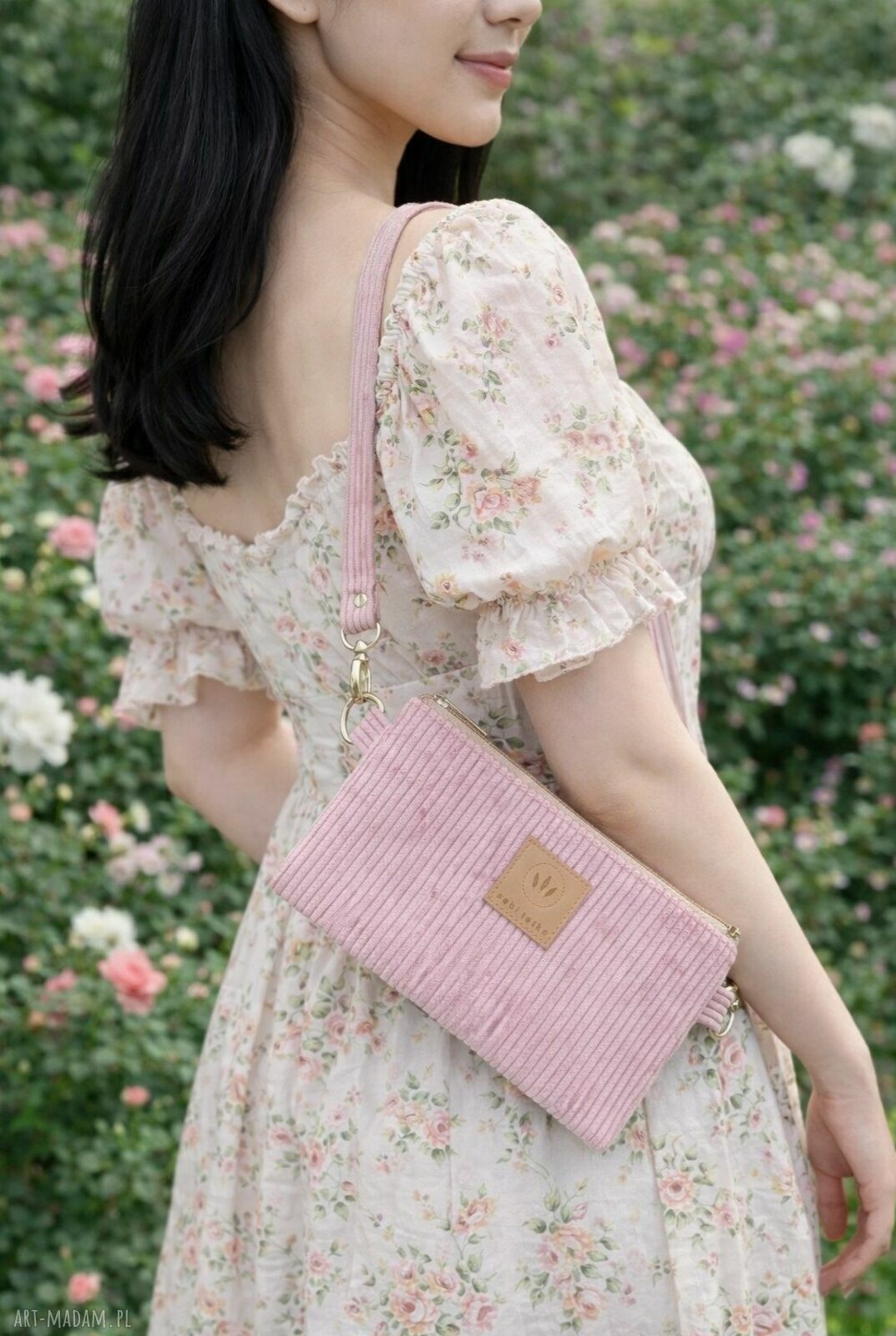 Różowa sztruksowa mini nerka na telefon - wygodna saszetka crossbody