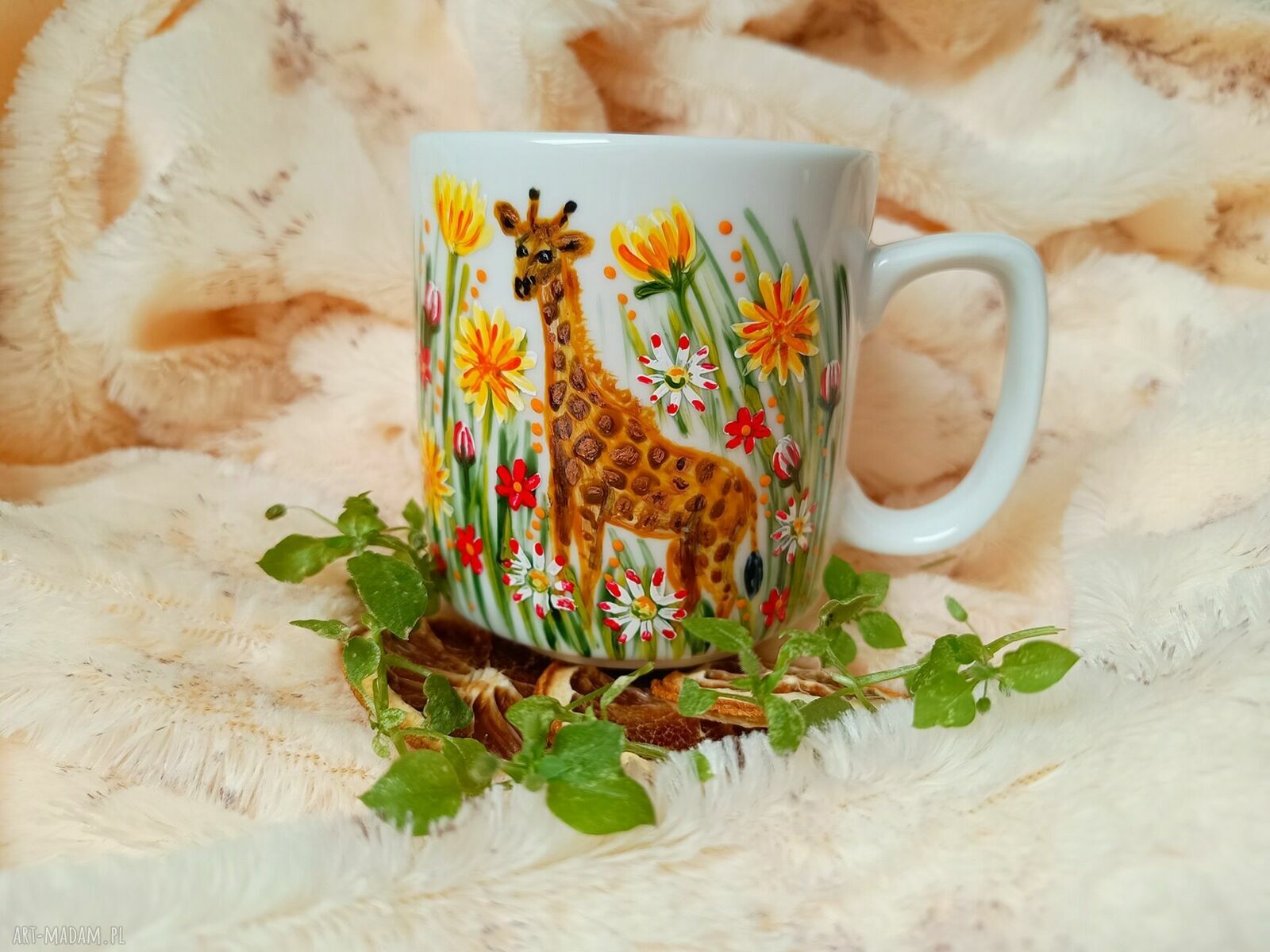 Mini żyrafa łąkowa - ręcznie malowany kubek z porcelany 300 ml