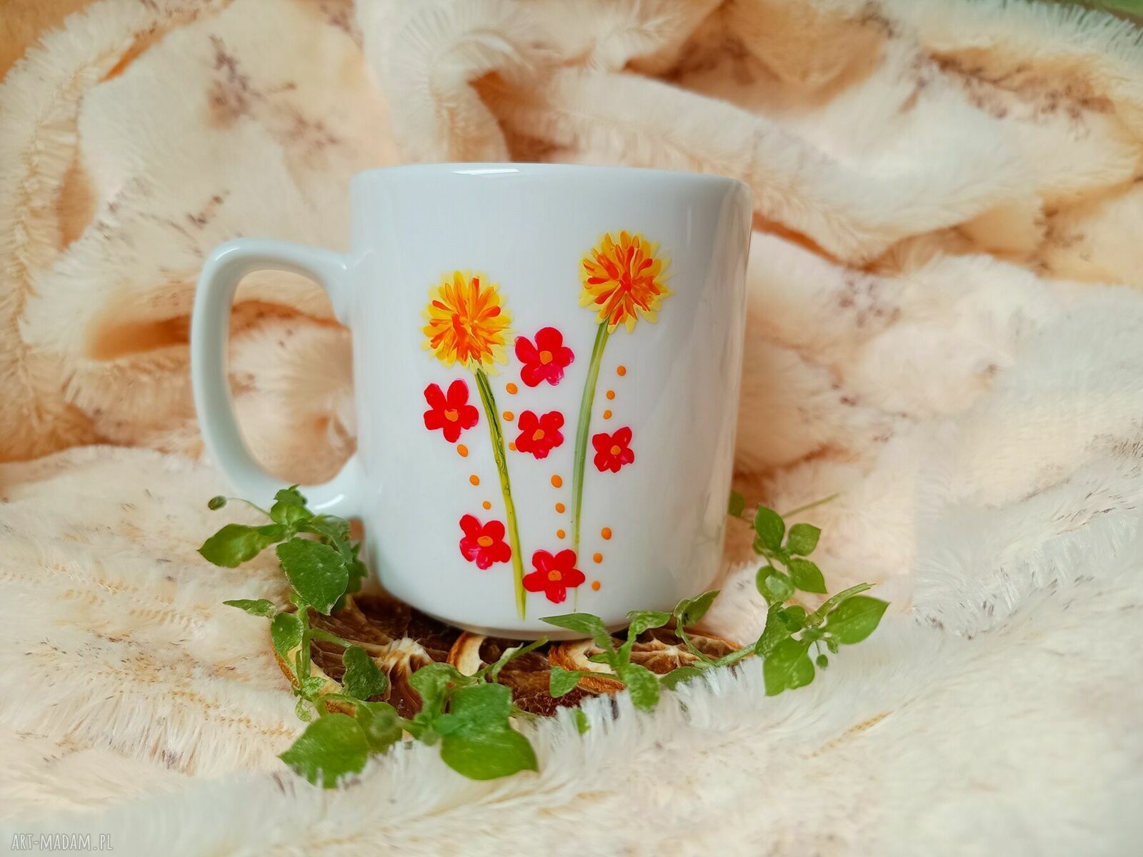 Mini żyrafa łąkowa - ręcznie malowany kubek z porcelany 300 ml