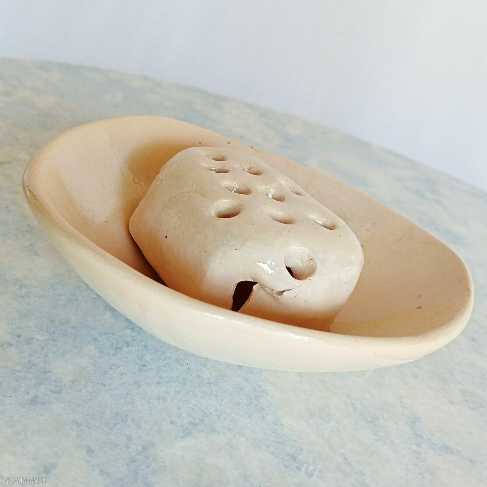 Minimalistyczna ceramiczna mydelniczka handmade z tacką