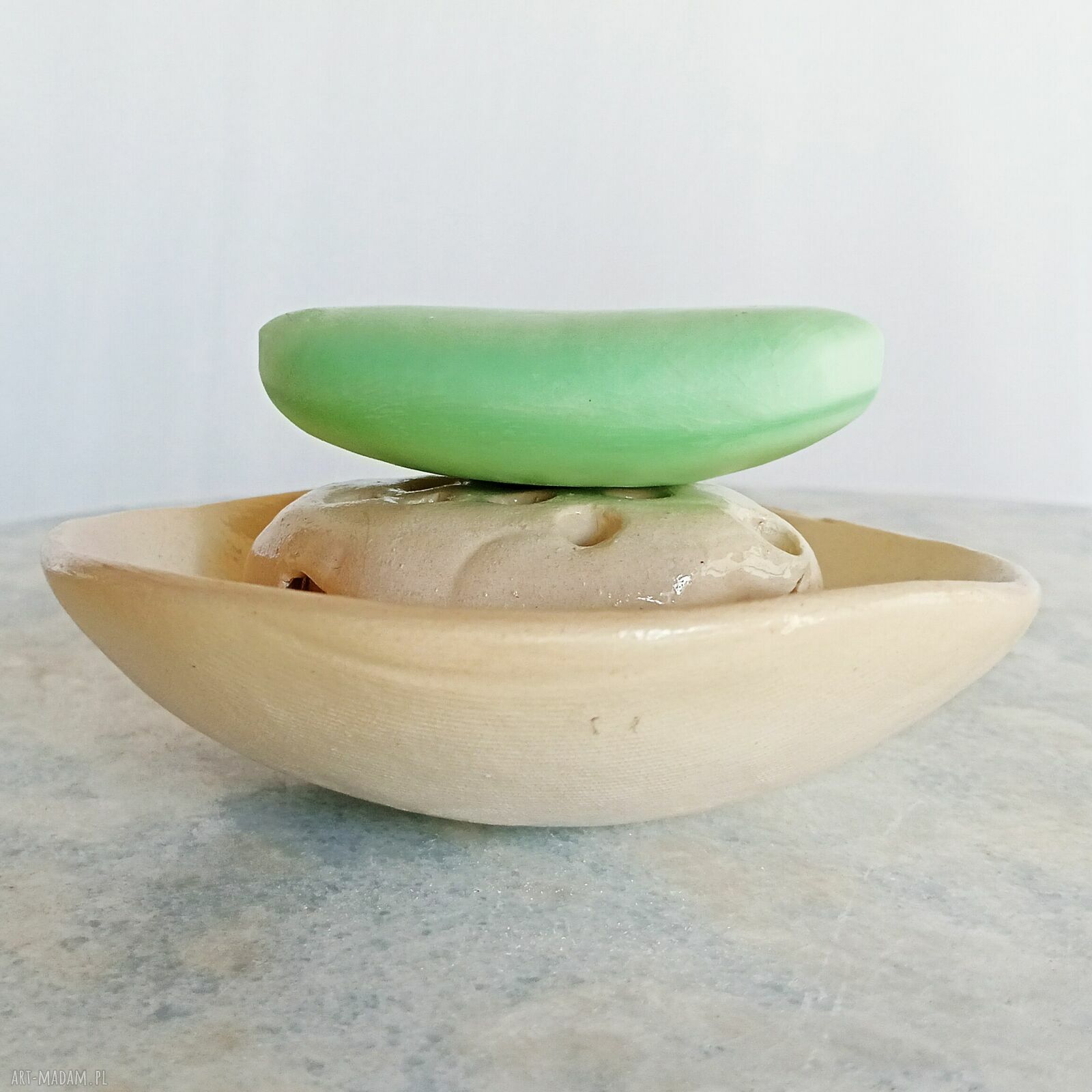 Minimalistyczna ceramiczna mydelniczka handmade z tacką
