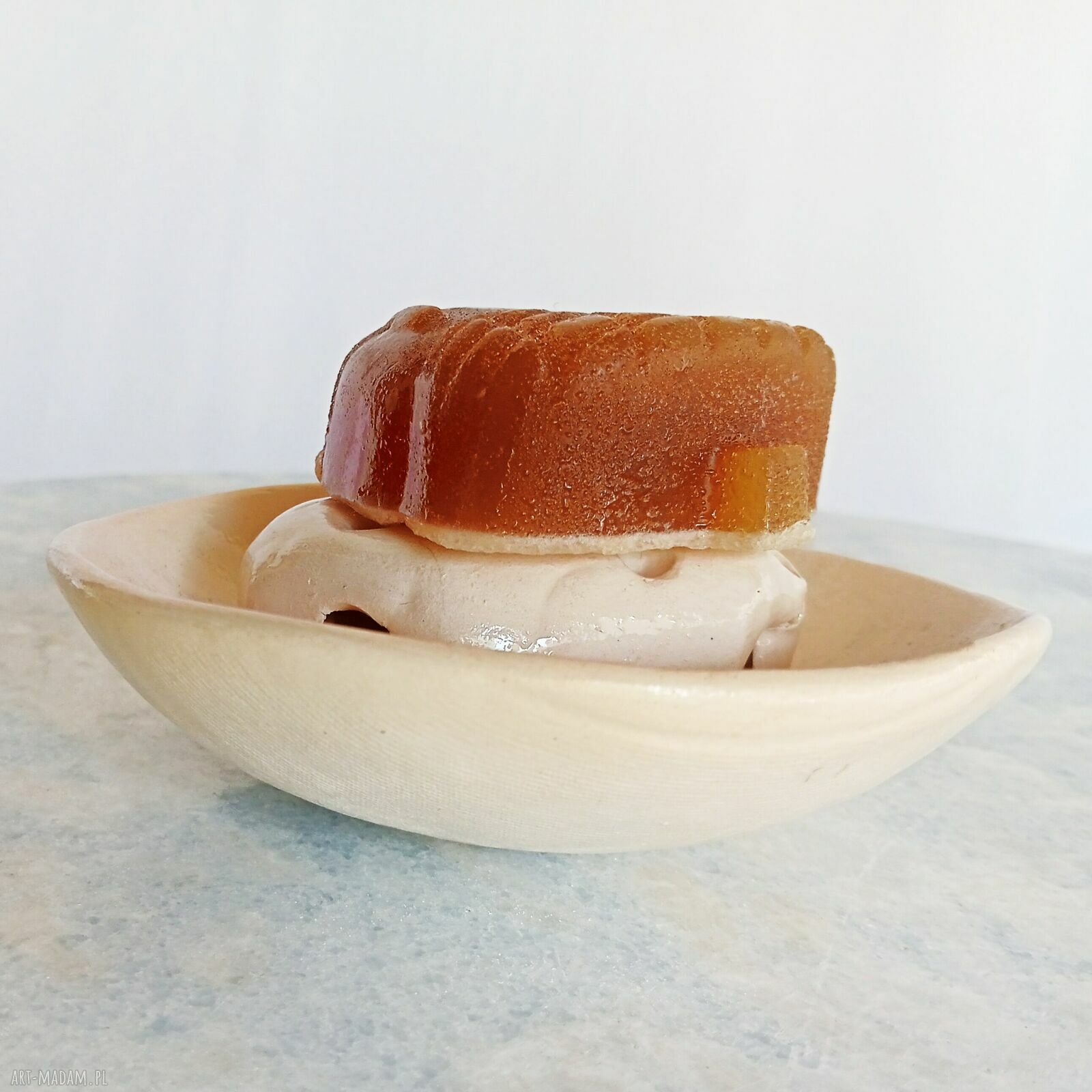 Minimalistyczna ceramiczna mydelniczka handmade z tacką