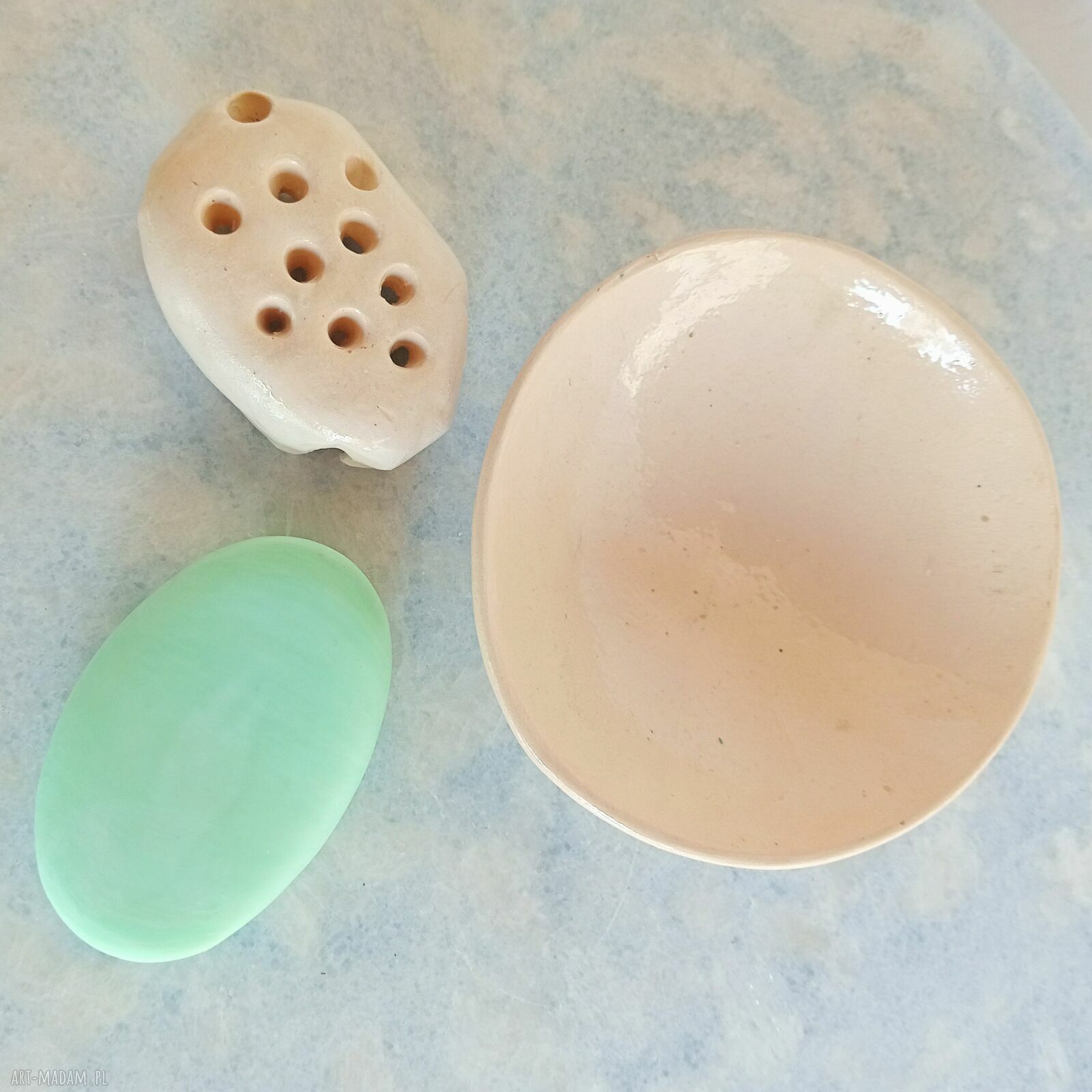 Minimalistyczna ceramiczna mydelniczka handmade z tacką