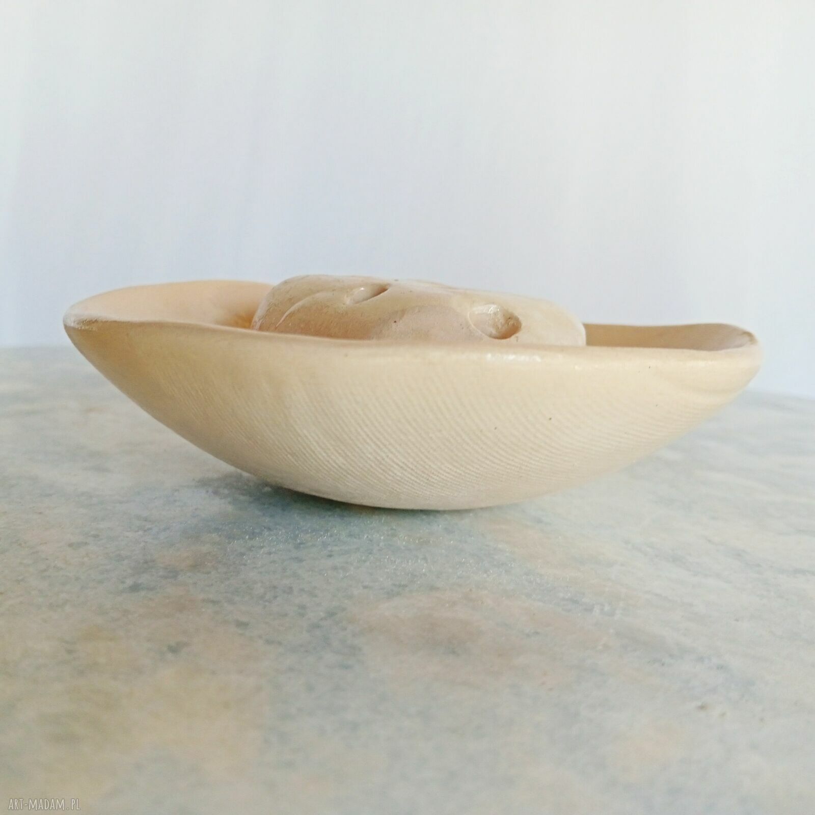 Minimalistyczna ceramiczna mydelniczka handmade z tacką