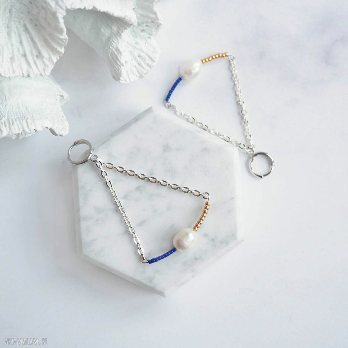 Minimalistyczne kolczyki z perłą naturalną - wiszące 7 cm