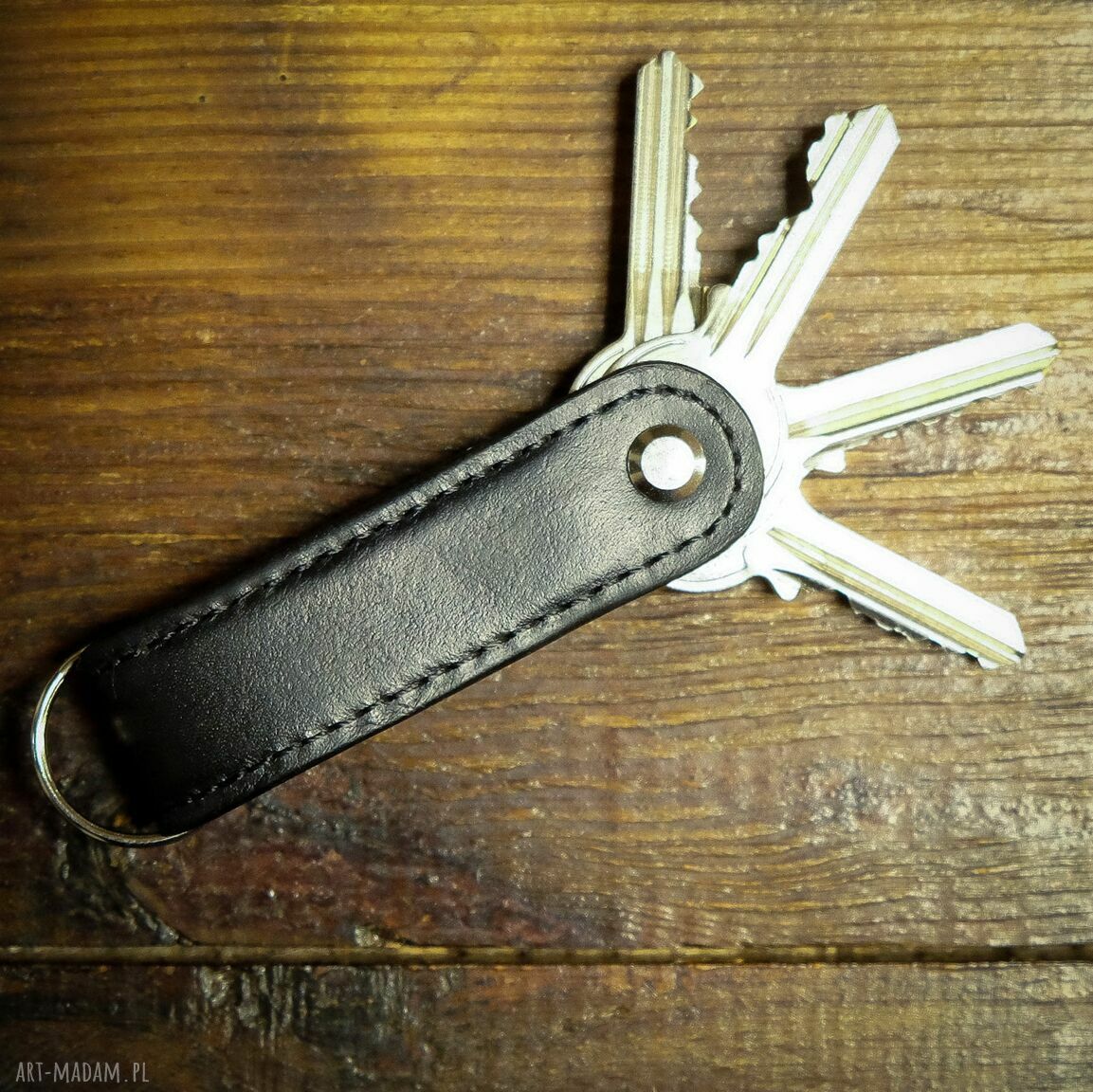 Minimalistyczne skórzane etui na klucze - brelok personalizowany