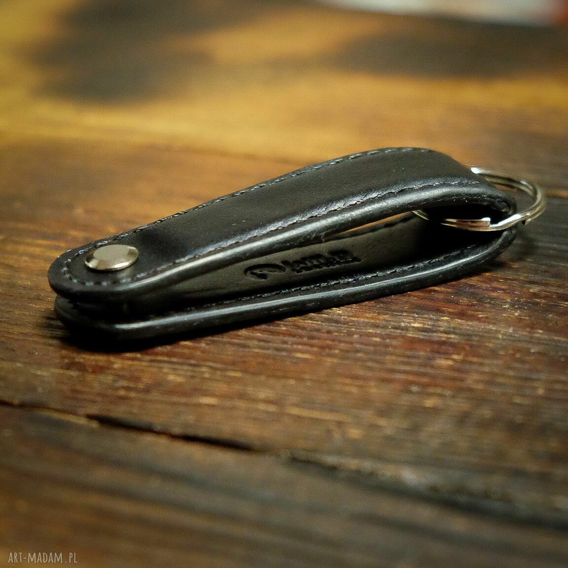 Minimalistyczne skórzane etui na klucze - brelok personalizowany