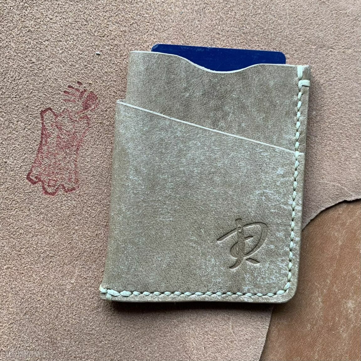 Minimalistyczny beżowy portfel skóry ręcznie uszyty mały damski