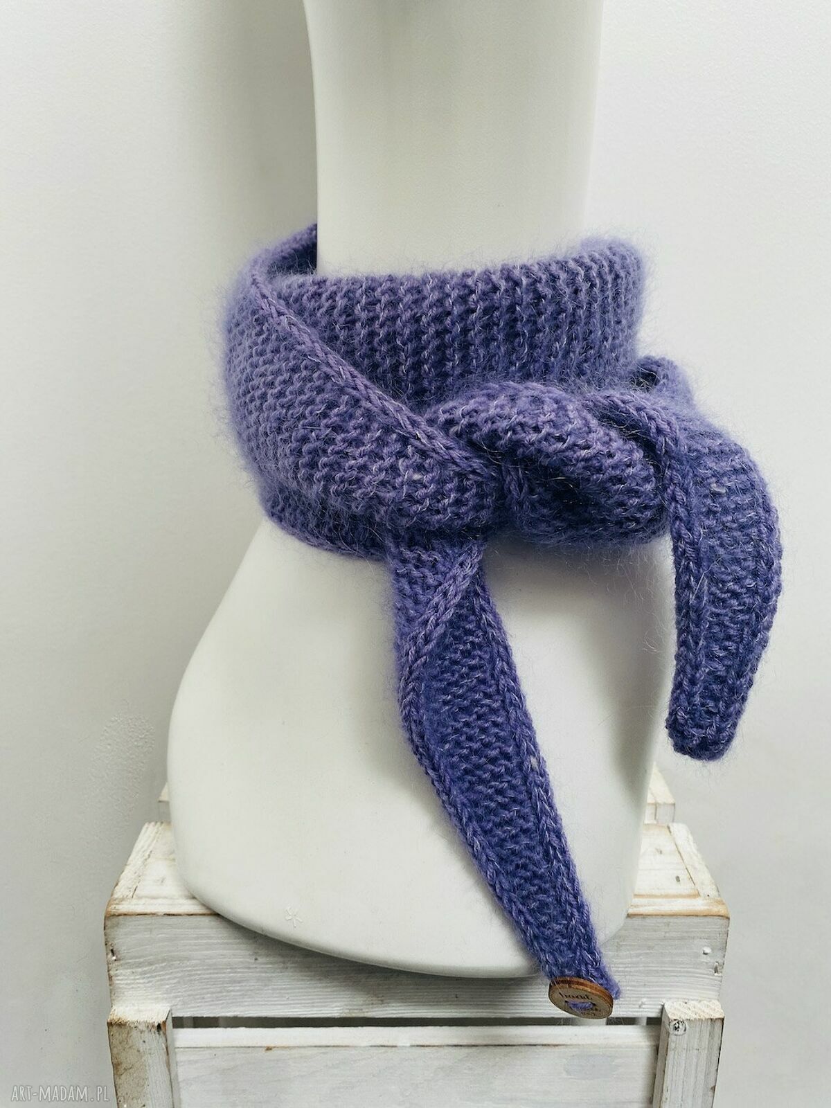 Minimalistyczny krótki szalik wiązany z merino i kid silk - ręcznie robiony