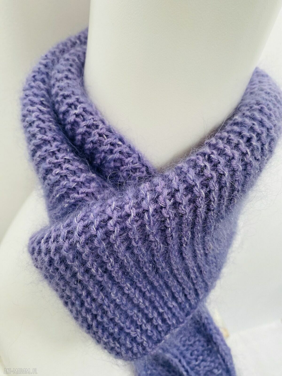 Minimalistyczny krótki szalik wiązany z merino i kid silk - ręcznie robiony