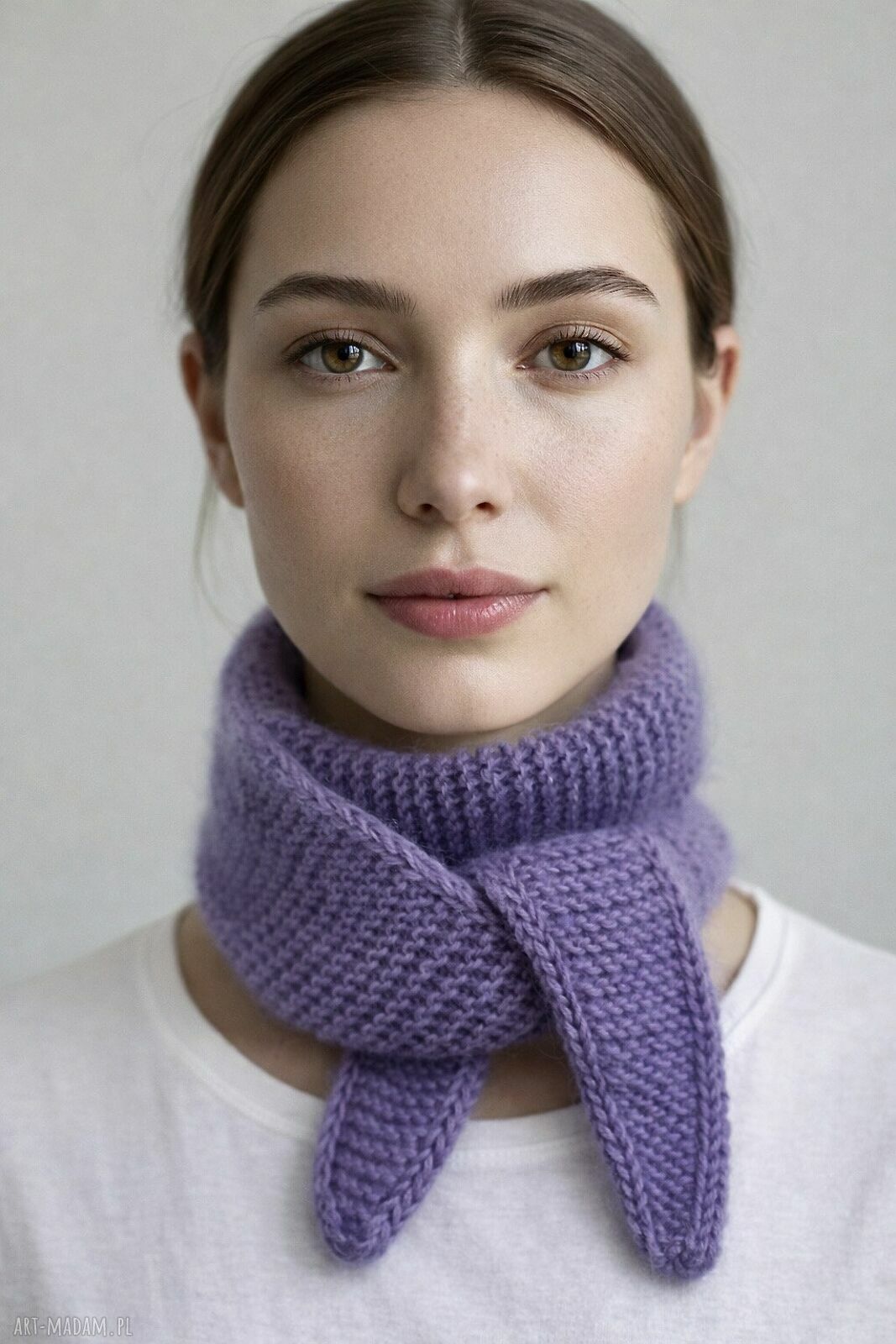 Minimalistyczny krótki szalik wiązany z merino i kid silk - ręcznie robiony