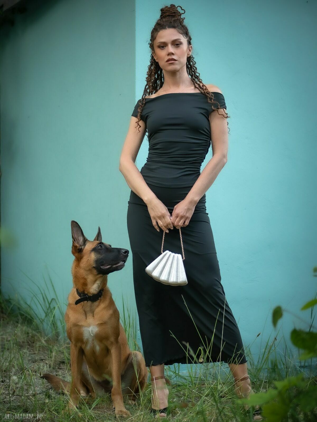 Minimalistyczny, marszczony top Weronika off shoulder - czarny