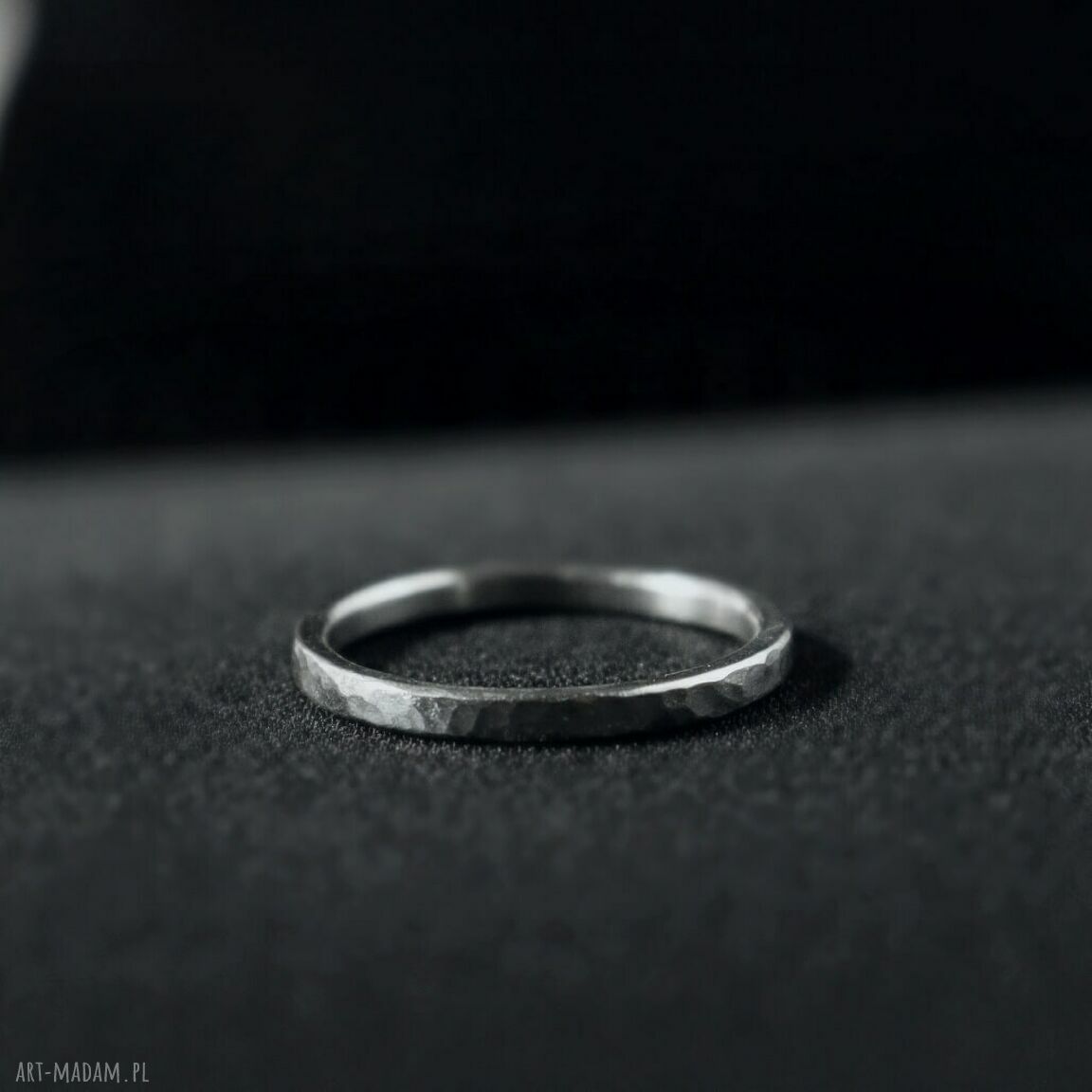 pierścionki: Minimalistyczny młotkowany pierścionek Hand Made