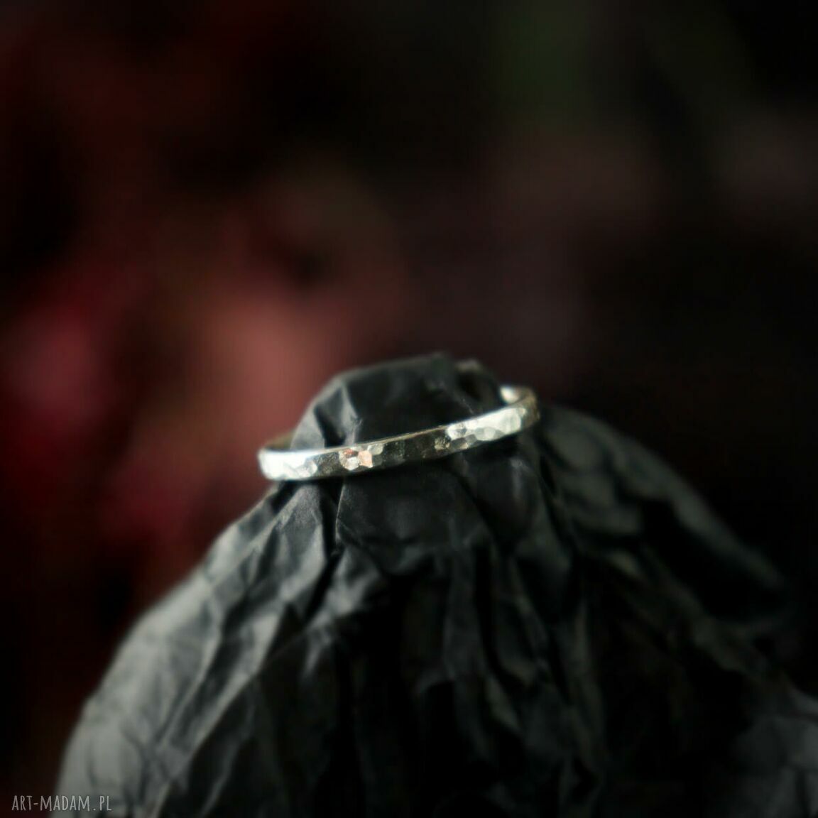 pierścionki: Minimalistyczny młotkowany pierścionek Hand Made