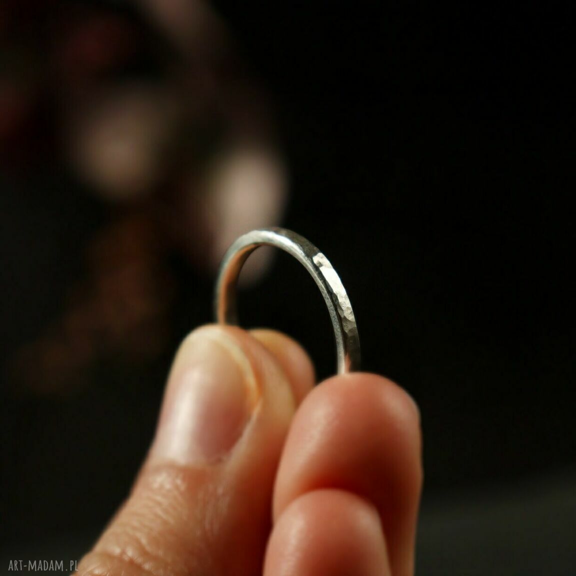 pierścionki: Minimalistyczny młotkowany pierścionek Hand Made