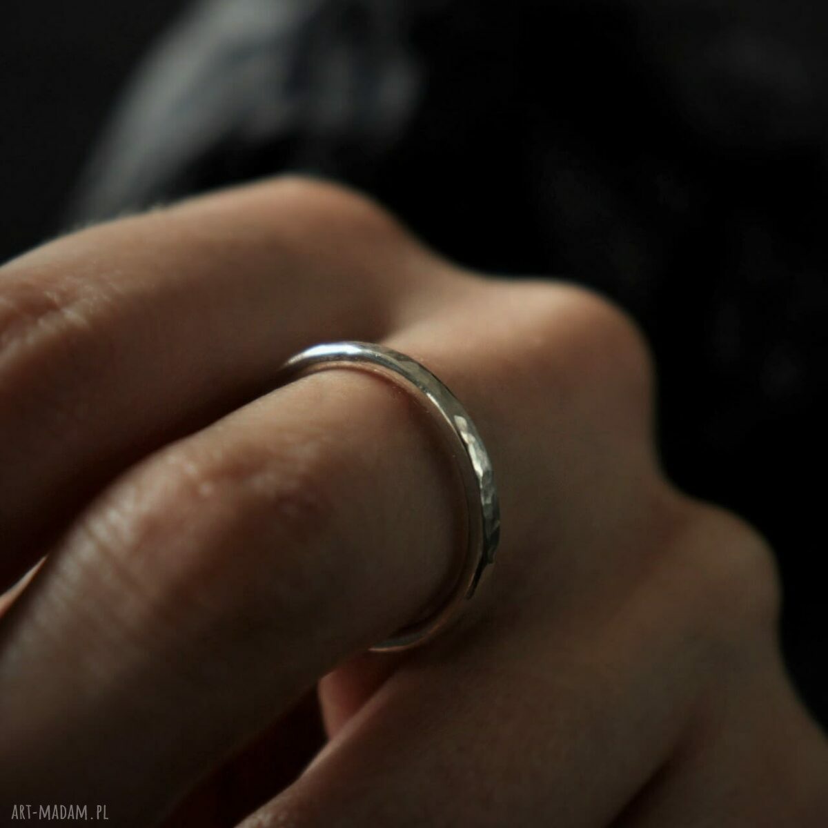 pierścionki: Minimalistyczny młotkowany pierścionek Hand Made