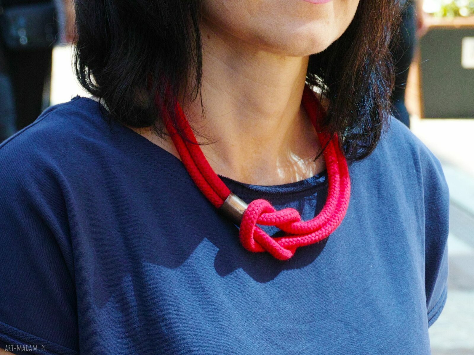 Minimalistyczny naszyjnik z liny w kolorze czerwonym (48 cm)