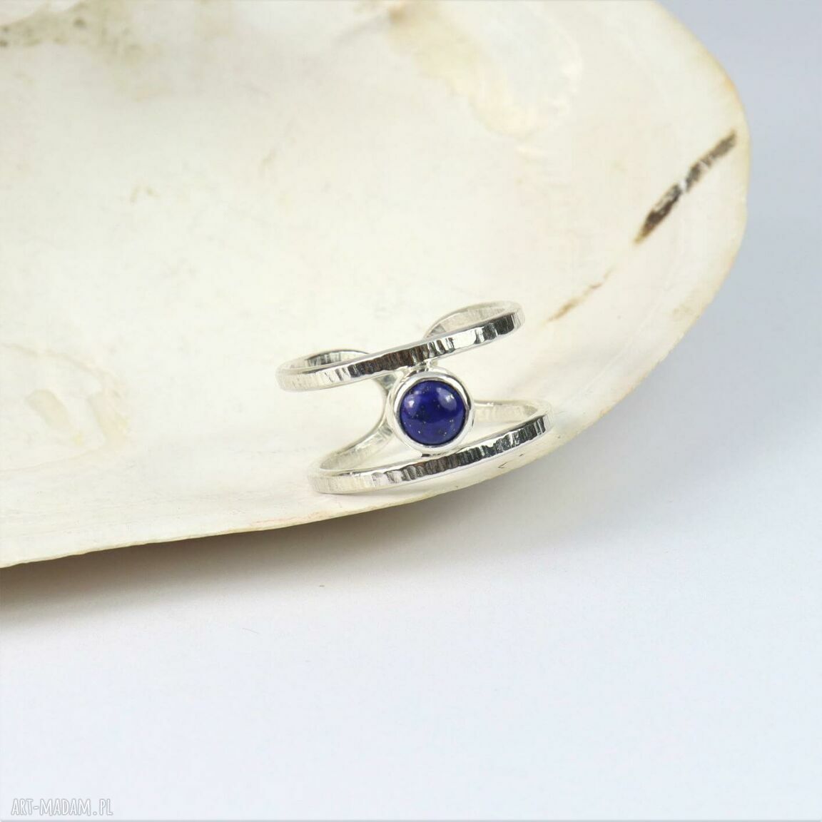 Minimalistyczny otwarty pierścionek z lapis lazuli srebro 925/999 (ręcznie robiony)