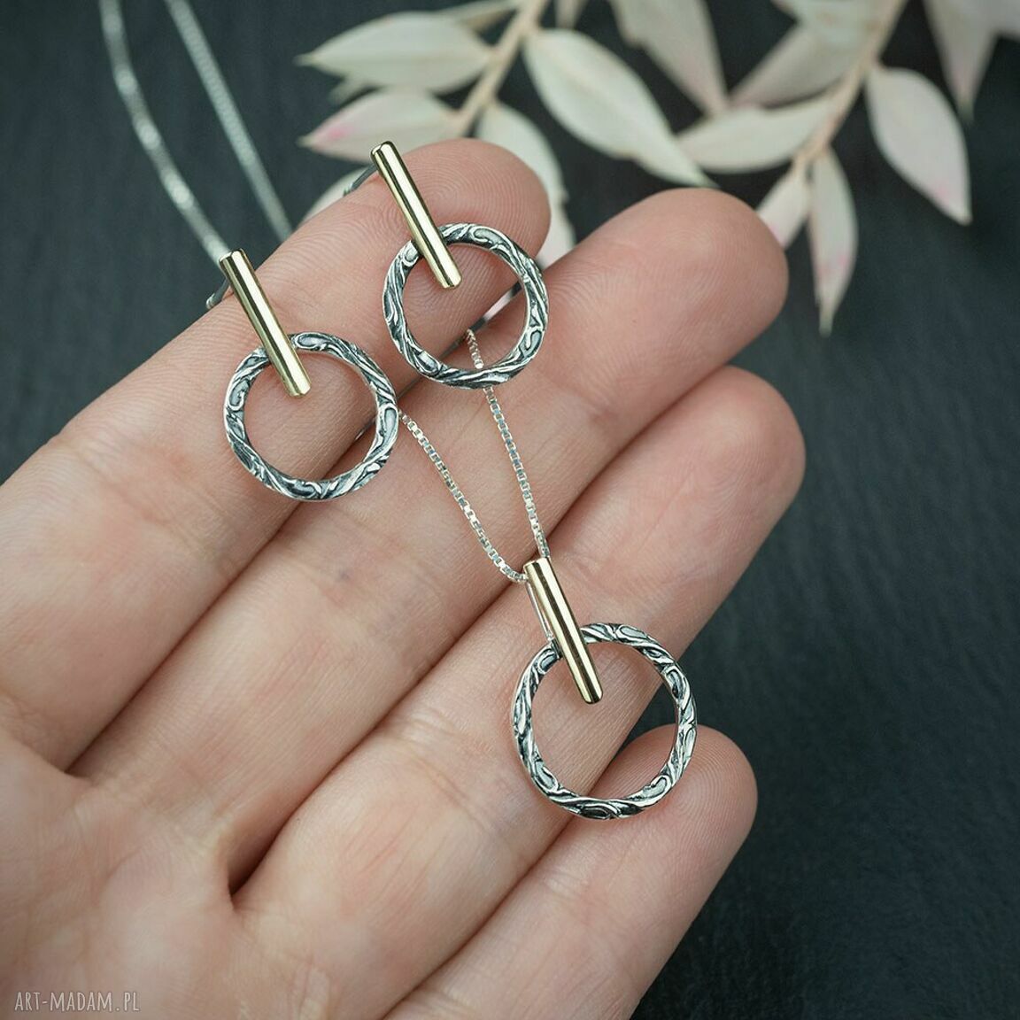 Minimalistyczny naszyjnik koło Flora ze srebra 925 i złota 585 - Pracownia Bellart