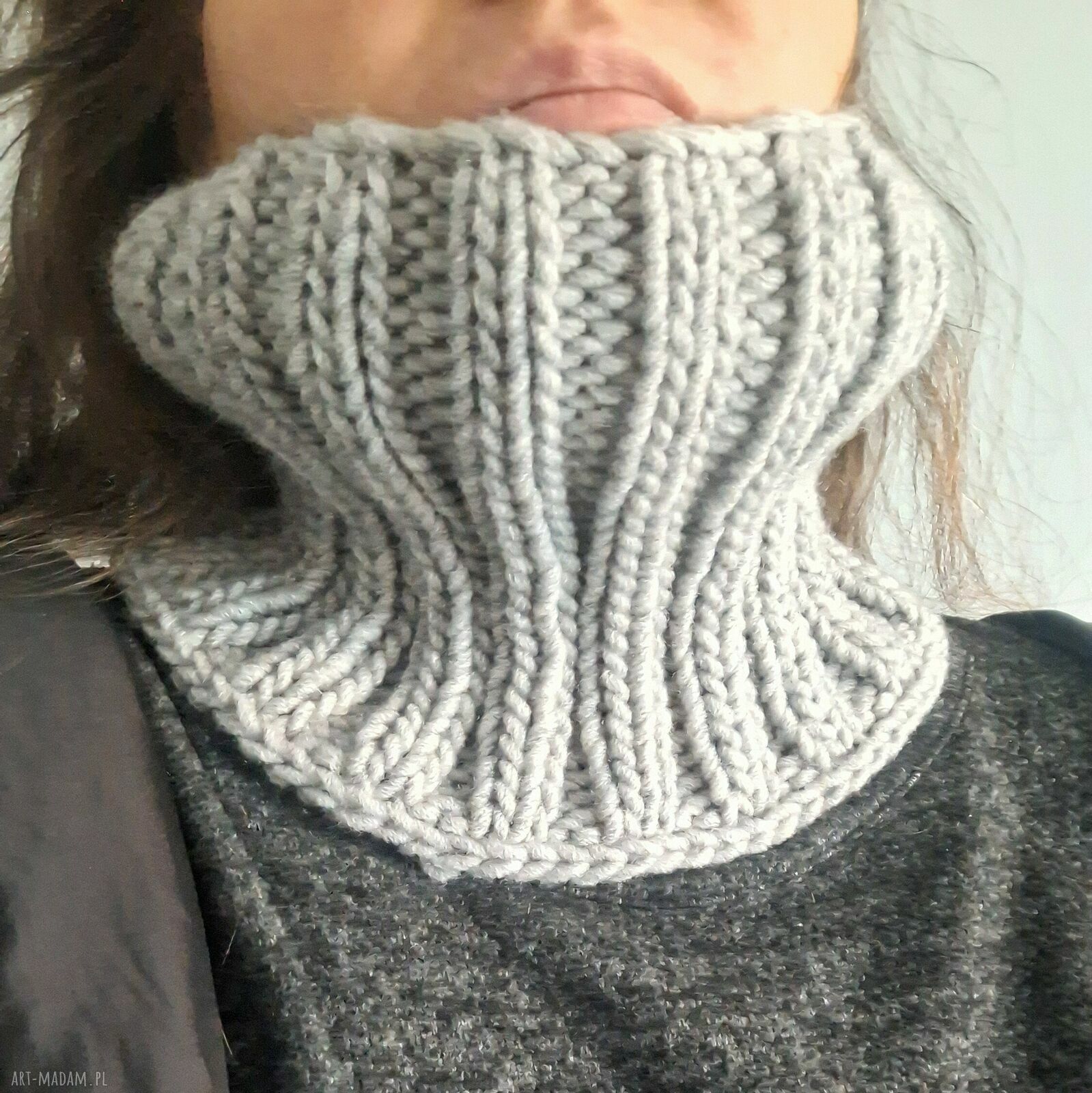 Minimalistyczny szary komin na drutach - damski golf handmade, delikatnie ciepły
