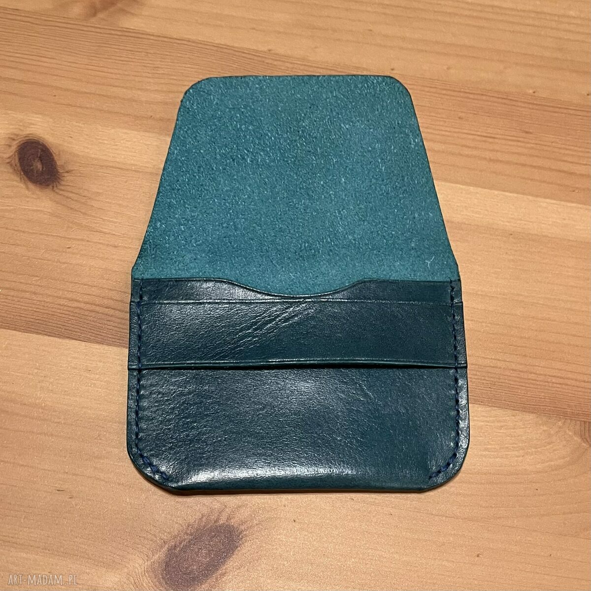 portfele: Minimalistyczny turkusowy portfel ze skóry na karty uszyty ręcznie.