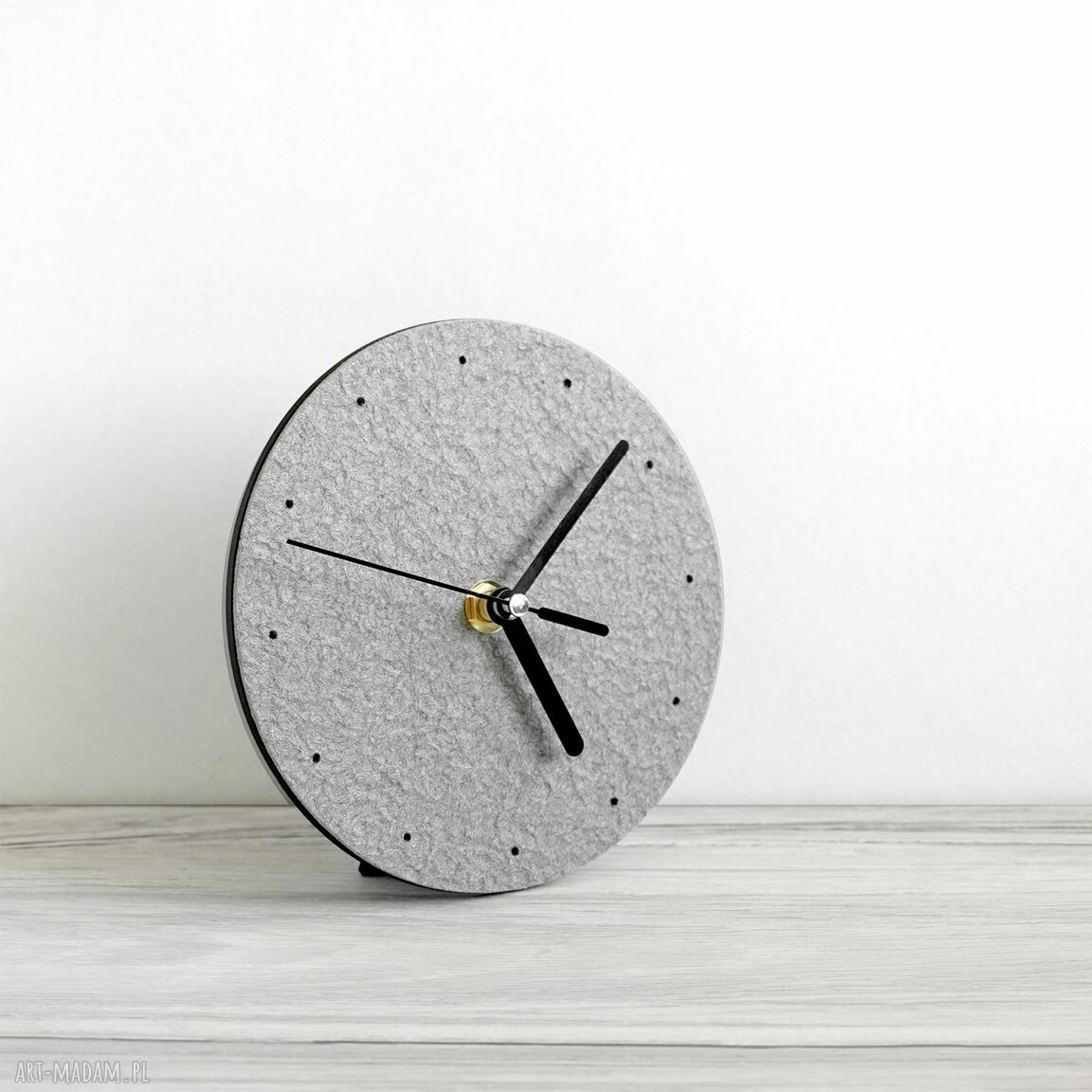 Minimalistyczny zegar stojący z papieru z recyklingu 15 cm