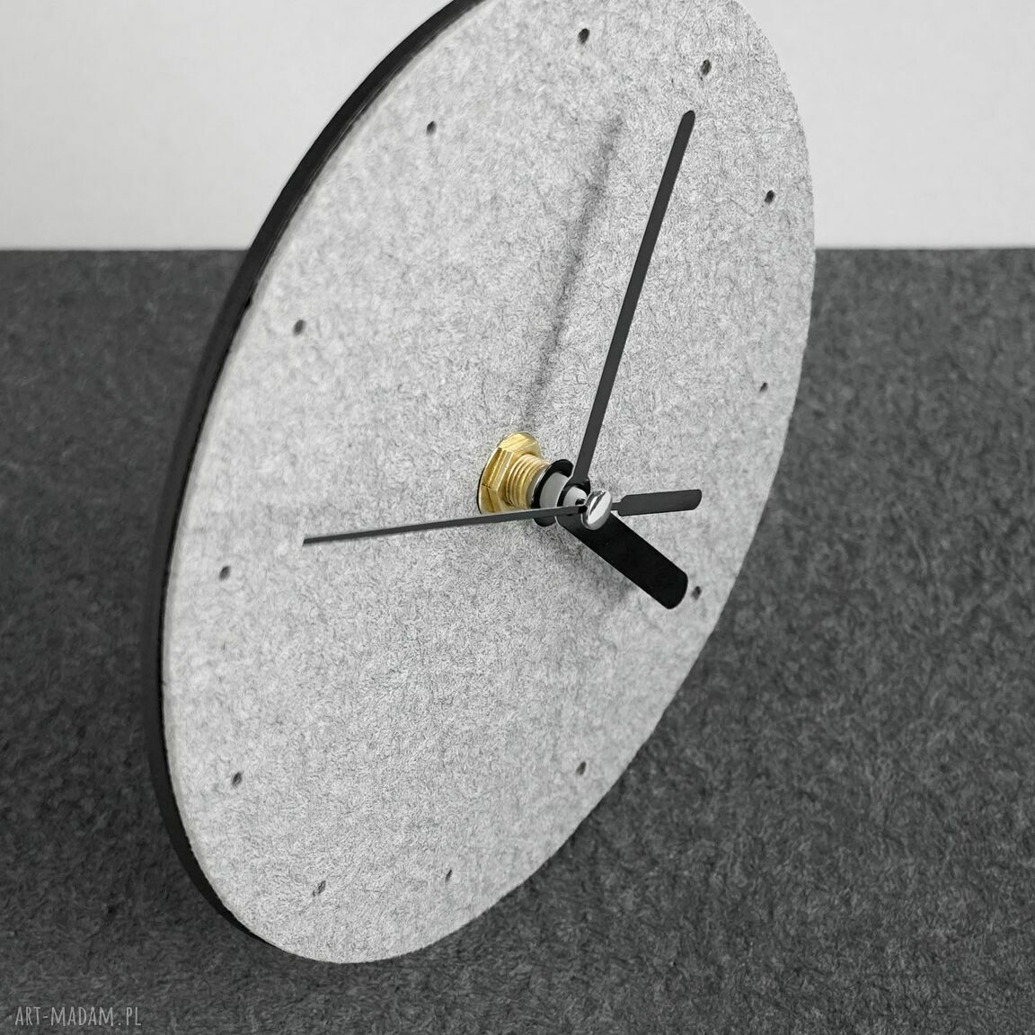 Minimalistyczny zegar stojący z papieru z recyklingu 15 cm