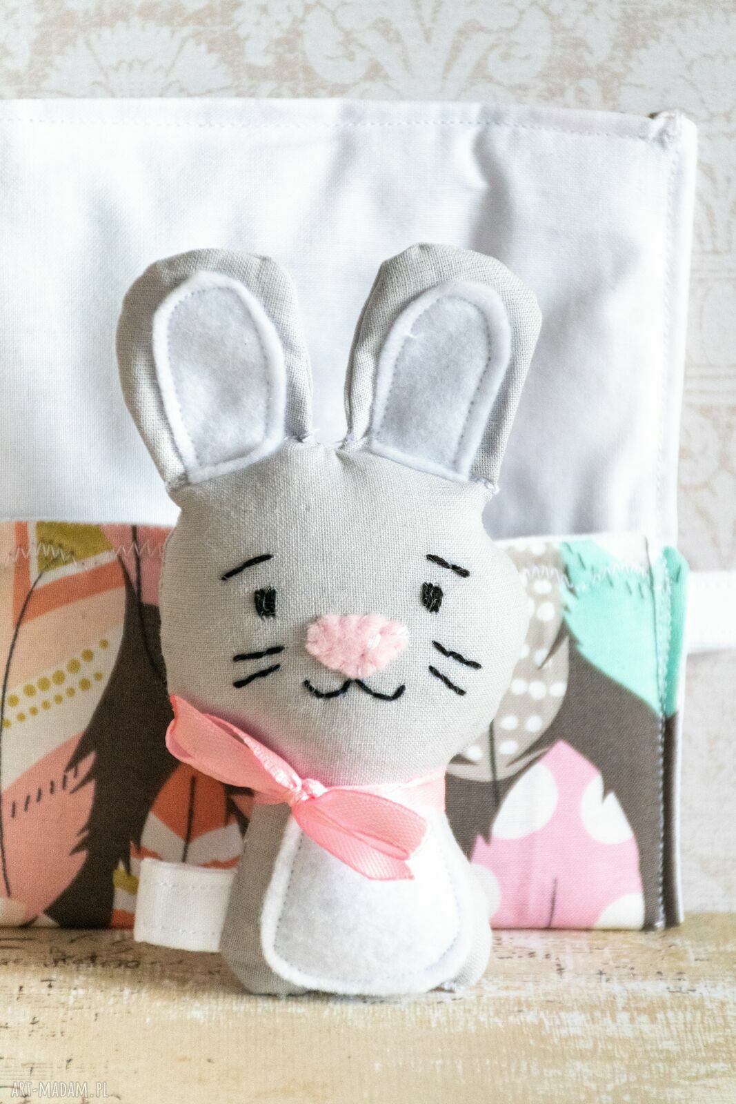 Minisie w śpiworku - Króliczek szary (ręcznie wykonana maskotka 10 cm)