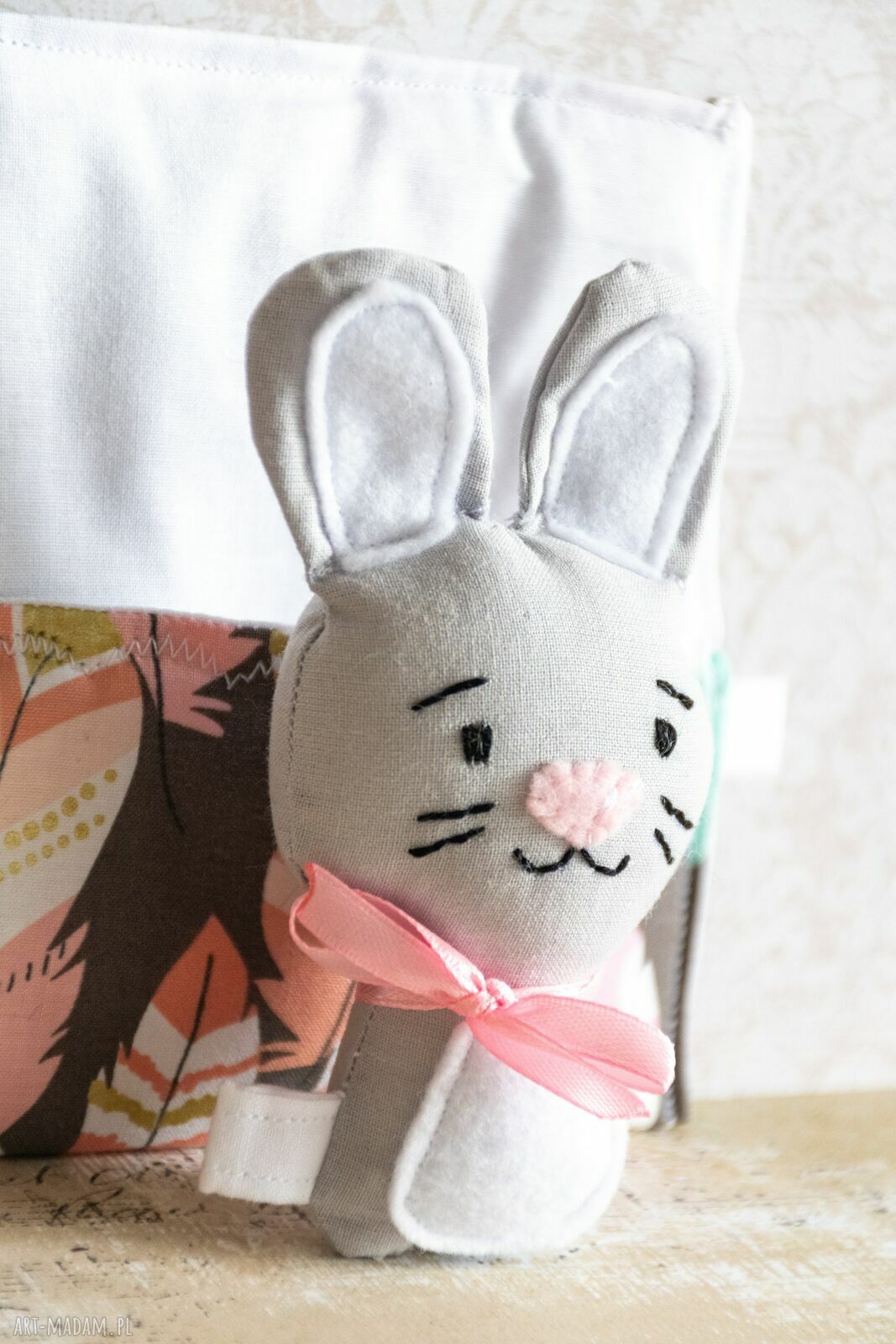 Minisie w śpiworku - Króliczek szary (ręcznie wykonana maskotka 10 cm)