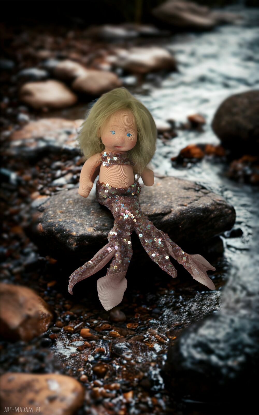 Mira - ręcznie szyta lalka artystyczna 34 cm z naturalnych materiałów