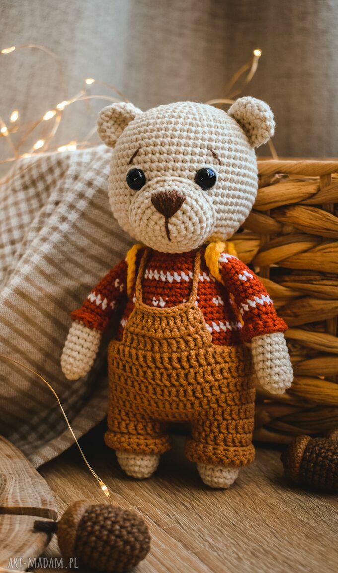 Miś na szydełku w sweterku - przytulanka handmade dla chłopca