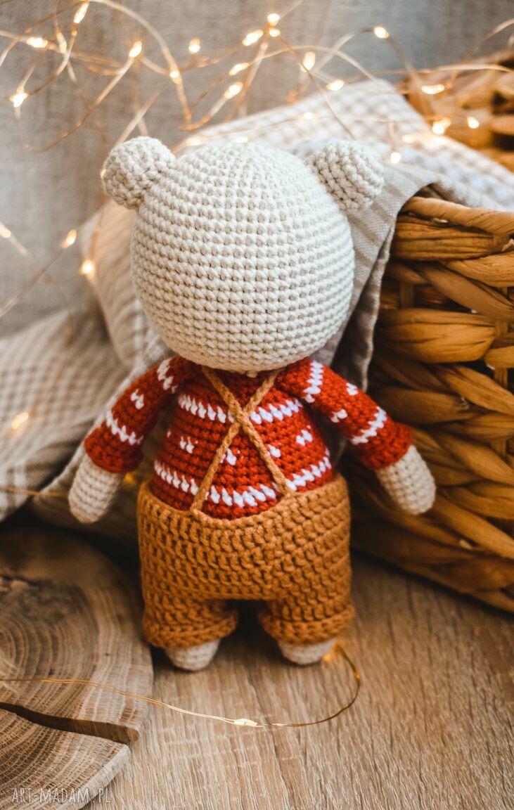 Miś na szydełku w sweterku - przytulanka handmade dla chłopca