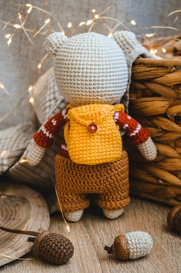 Miś na szydełku w sweterku - przytulanka handmade dla chłopca
