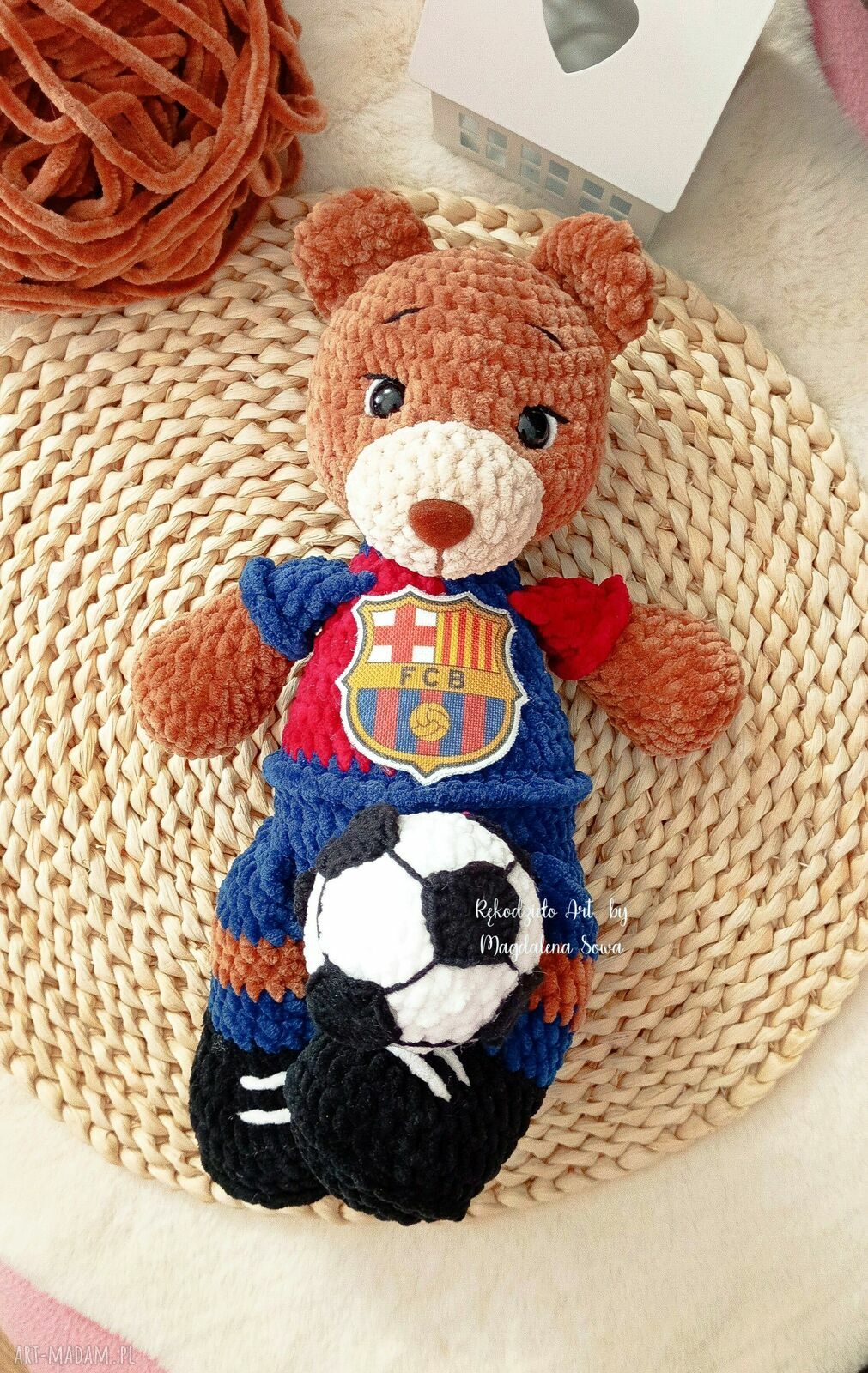 Miś Piłkarz FC Barcelona - maskotka szydełkowa na prezent i urodziny