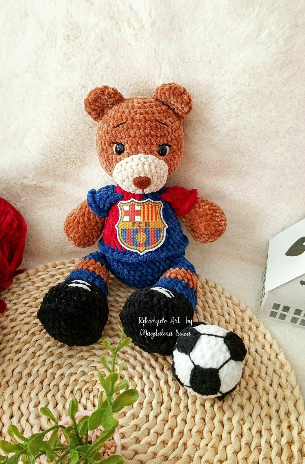 Miś Piłkarz FC Barcelona - maskotka szydełkowa na prezent i urodziny