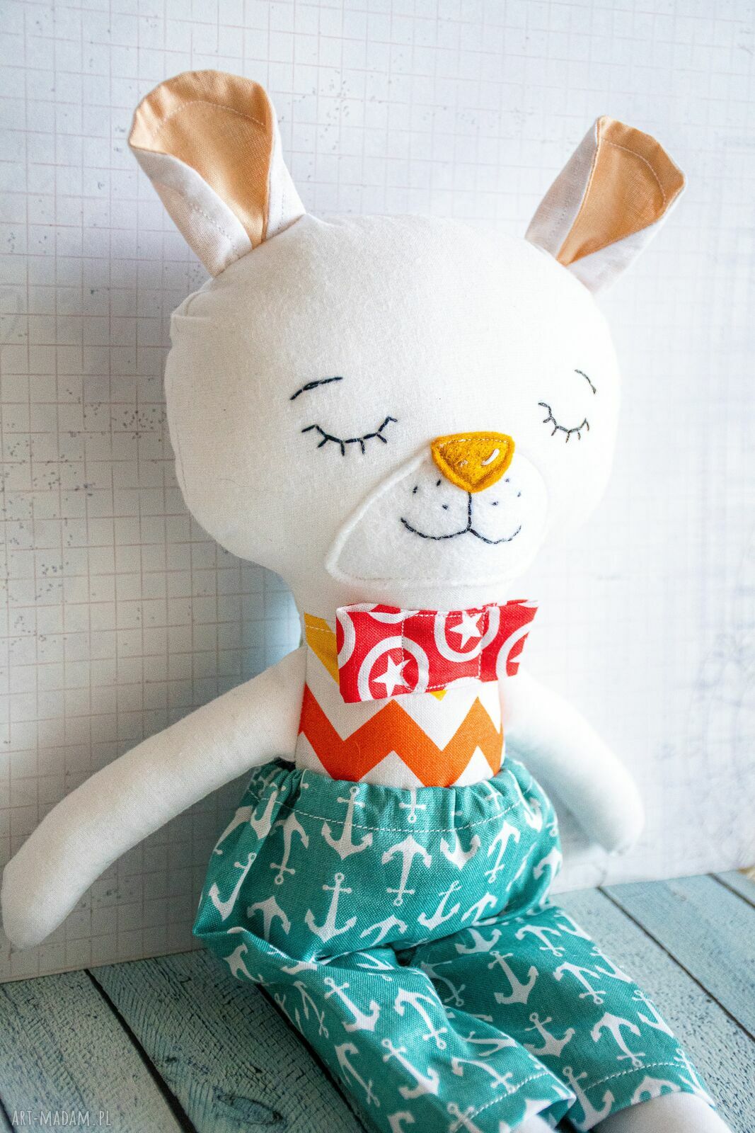Miś polarny Julek 32 cm - ręcznie szyta przytulanka dla dziecka