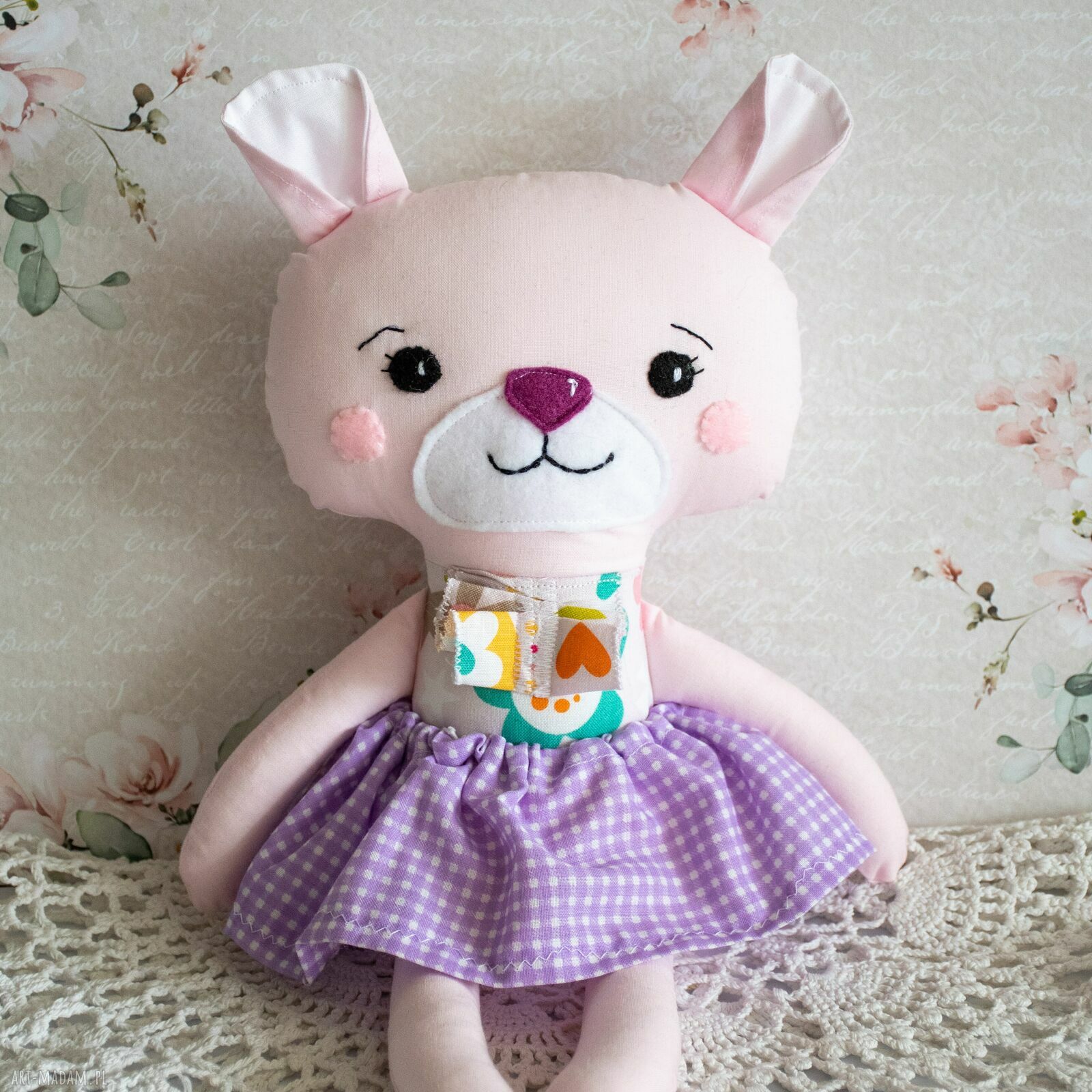 Miś średni Julka 32 cm - romantyczna maskotka handmade dla dziecka