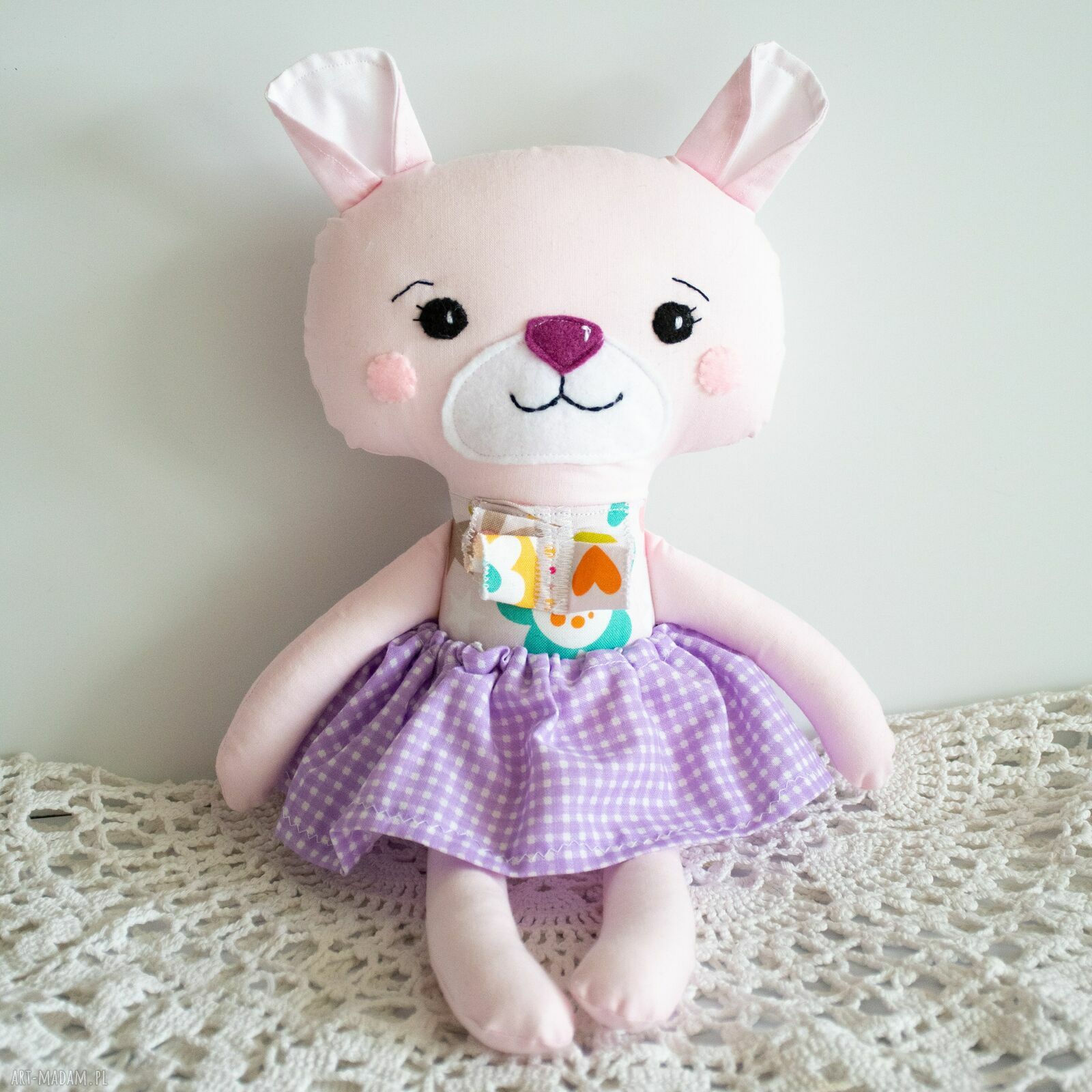 Miś średni Julka 32 cm - romantyczna maskotka handmade dla dziecka