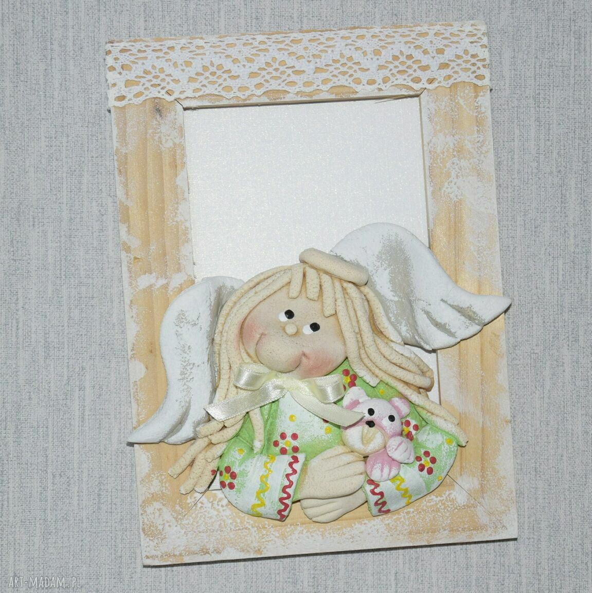 Miś Świat Poznaje - aniołek z masy solnej w ramce 13,5x18 cm dla dziewczynki